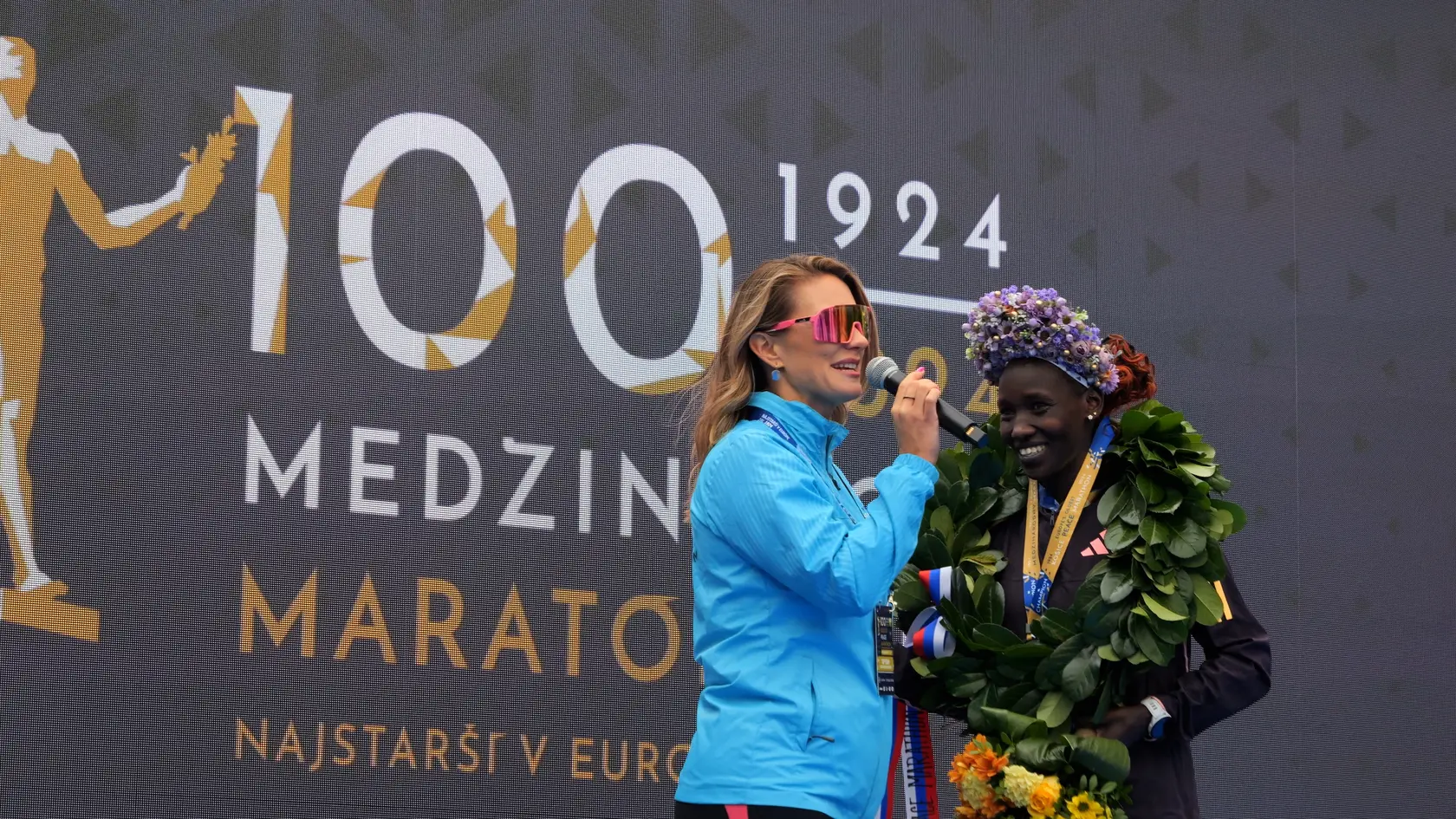 Radka Kovaľ Mazáková: Ako sa z televíznej moderátorky stala kráľovná motokrosového komentovania!
