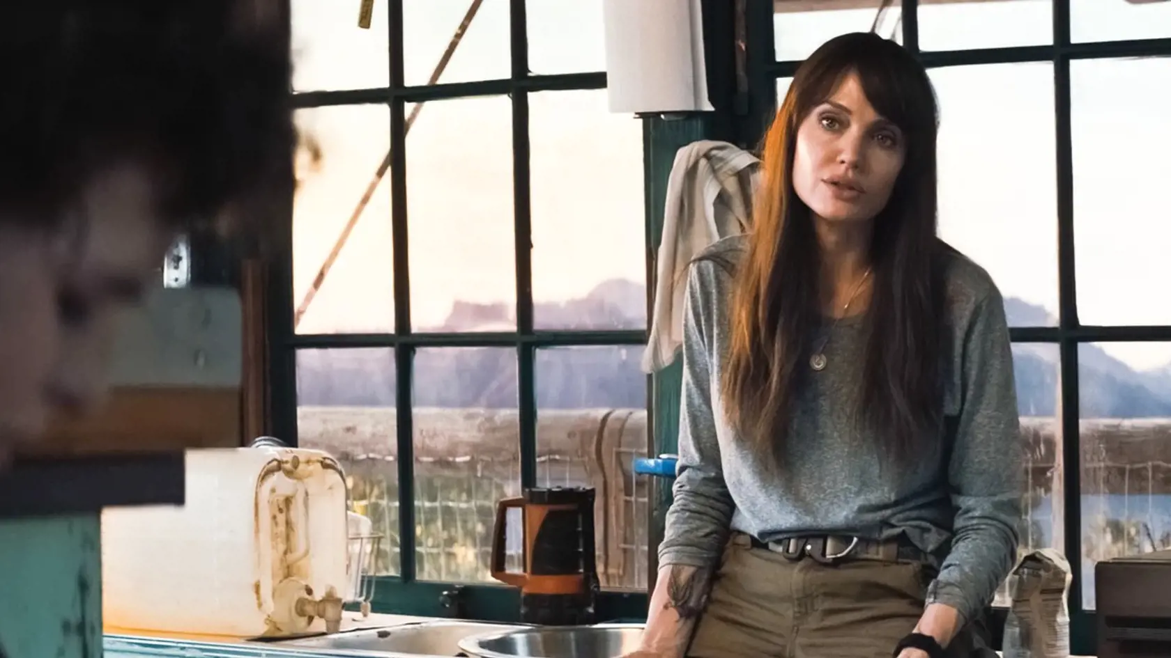 Angelina je vo filme pochudnutá.