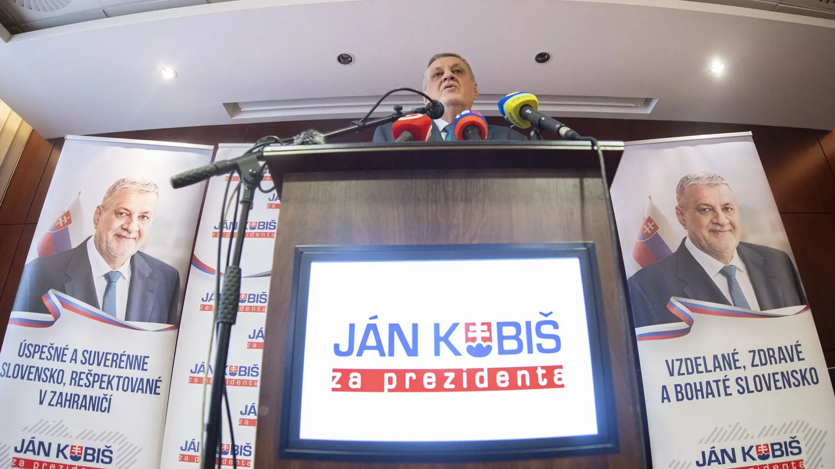 Kandidát na prezidenta SR Ján Kubiš počas tlačovej konferencie 8. februára 2024 v Bratislave.