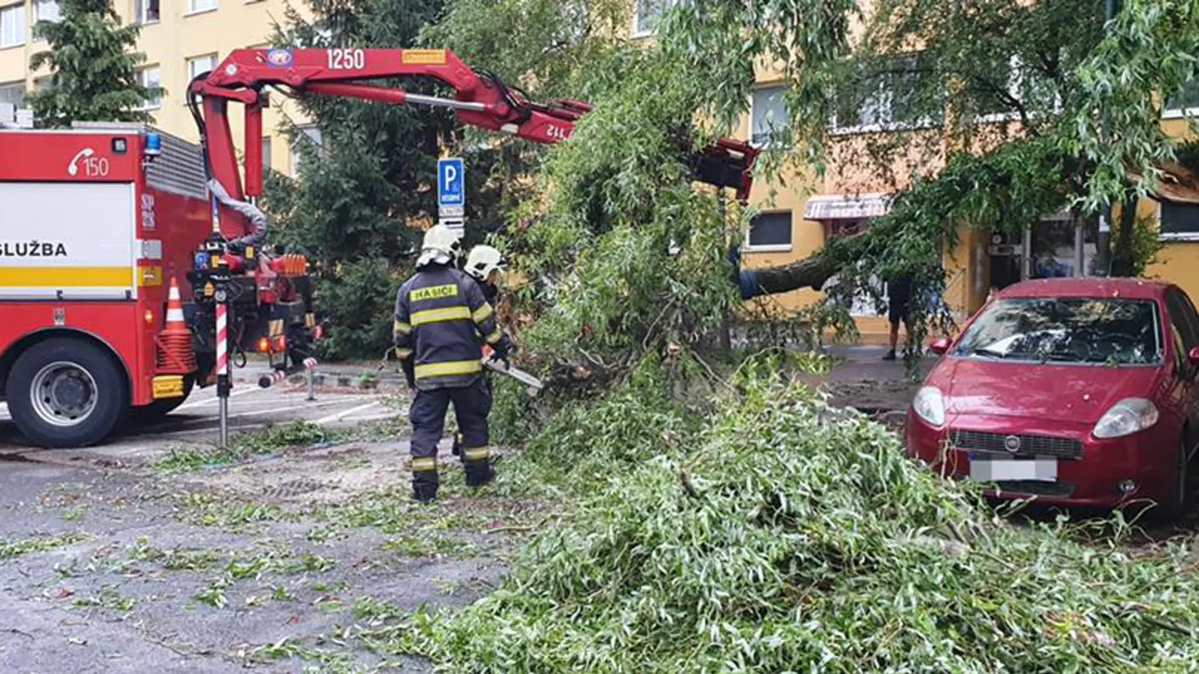 Časté búrky spôsobujú na Slovensku hotovú pohromu.