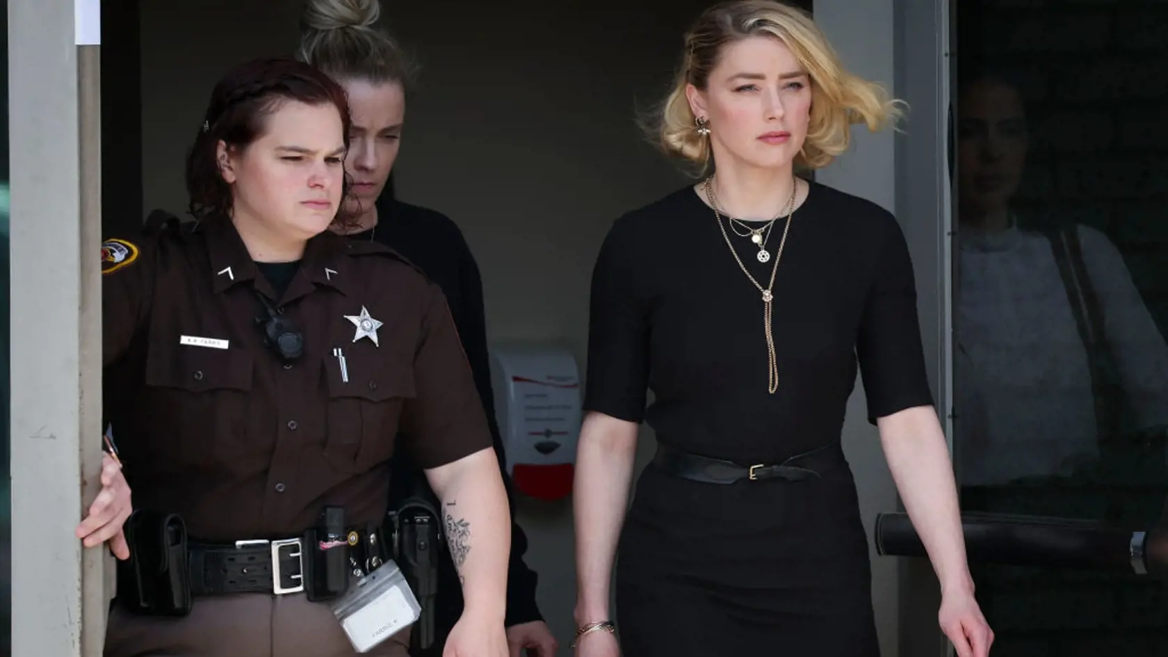 S kým randila rozporuplná Amber Heard?