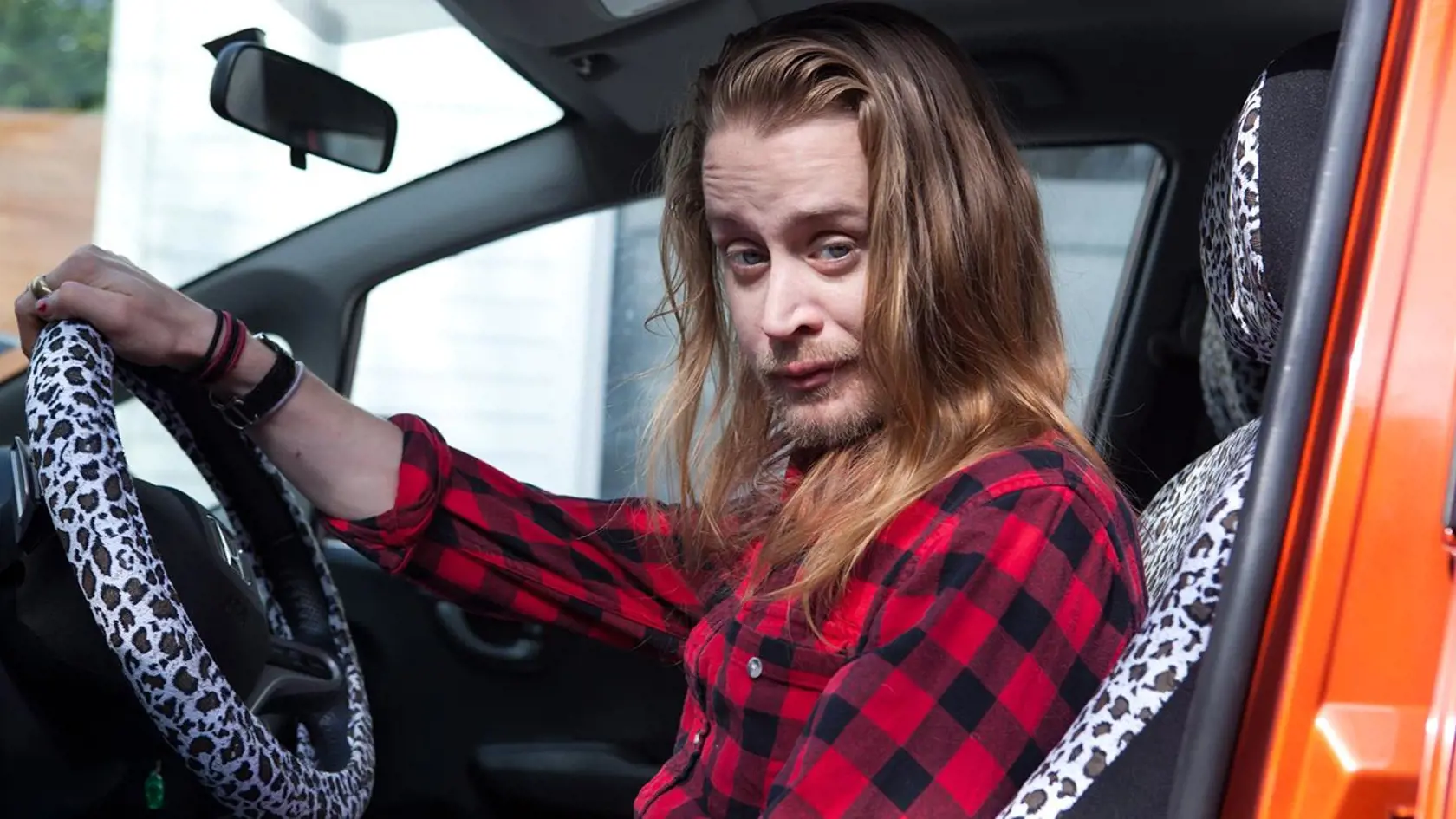 Takto vyzeral v čase, keď drogoval a chľastal.