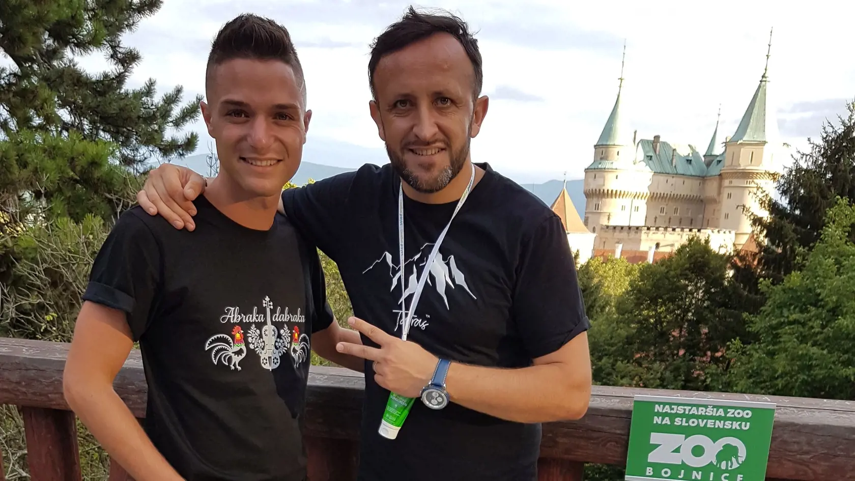 Takto to vyzeralo počas natáčania videoklipu k piesni, ktorú naspievali Onrej Kandráč a David Key.