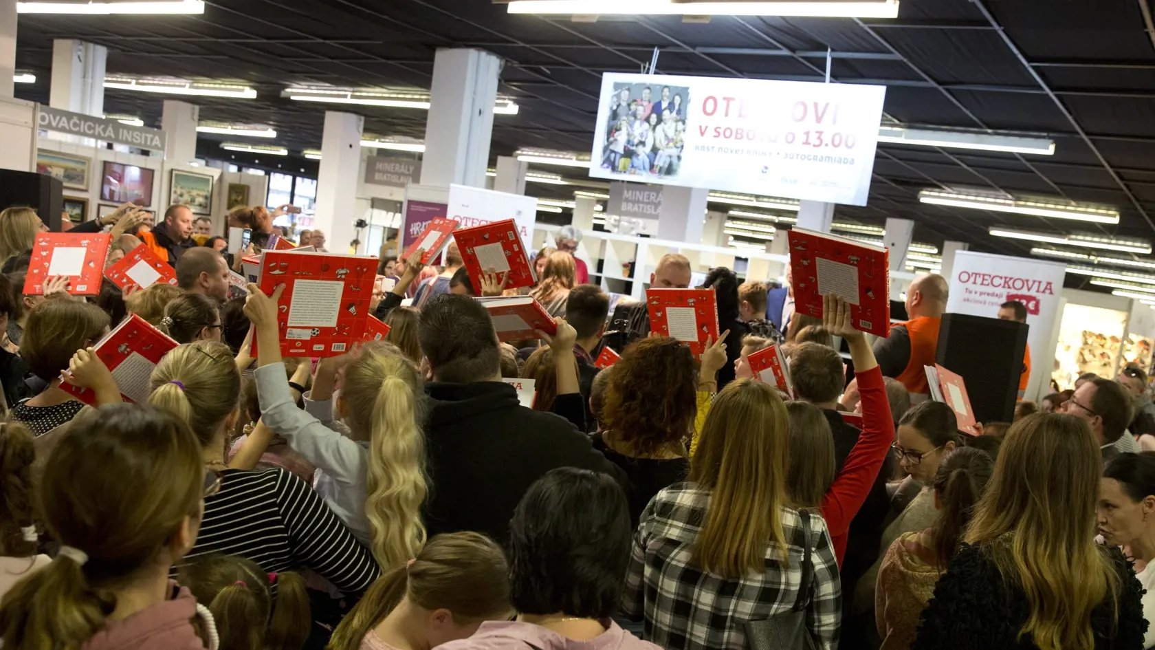 BIBLIOTEKA 2018, podpisová akcia k televíznemu seriálu Oteckovia