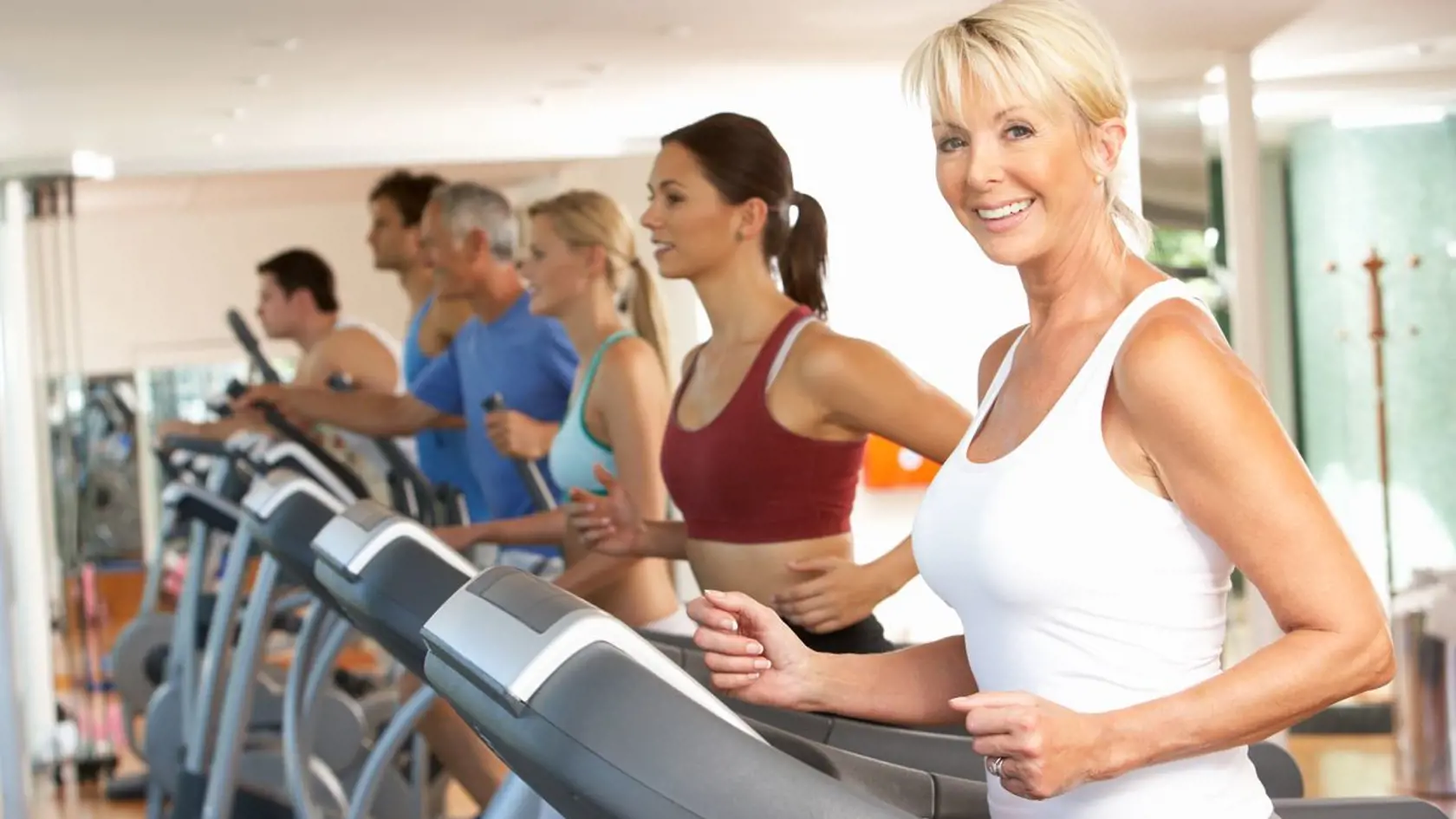  Strácate svoje pekné ženské zaoblenia a pritom máte pocit, že priberáte? Vplyvom menopauzy produkuje naše telo menej ženských hormónov. Nefér je, že úmerne k tomu stúpa aj chuť do jedla.