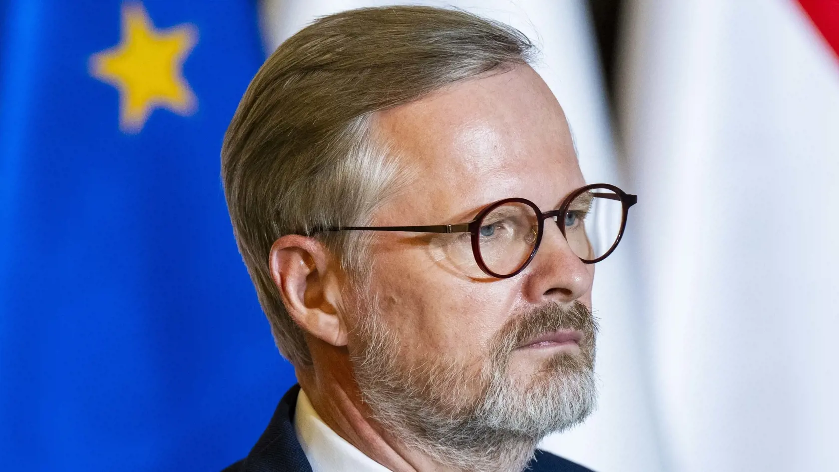 České koaličné strany sa na štvrtkovej schôdzke o bezpečnosti ČR, ktorú zvolal premiér Petr Fiala, zhodli s opozičnými Pirátmi na nutnosti silnej českej armády či potrebe dočasne rozvoľniť pravidlá rozpočtovej zodpovednosti, aby sa výdavky na obranu mohli postupne zvyšovať. Uviedli to po skončení rokovania, na ktoré nedorazili opozičné hnutia ANO a SPD.
