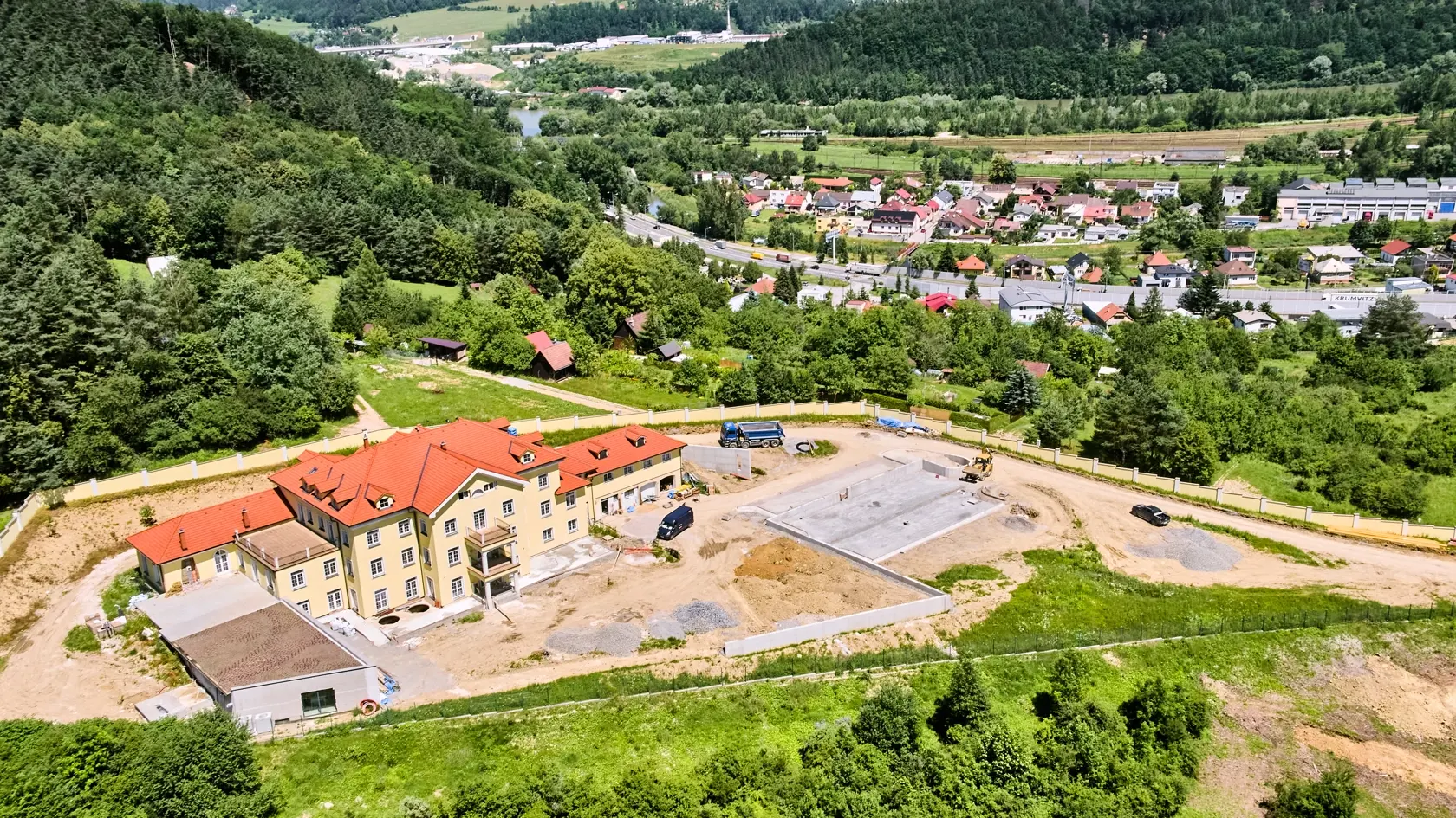 Na leteckej snímke stavebné práce na luxusnej nehnuteľnosti slovenského cyklistu Petra Sagana v Žiline.