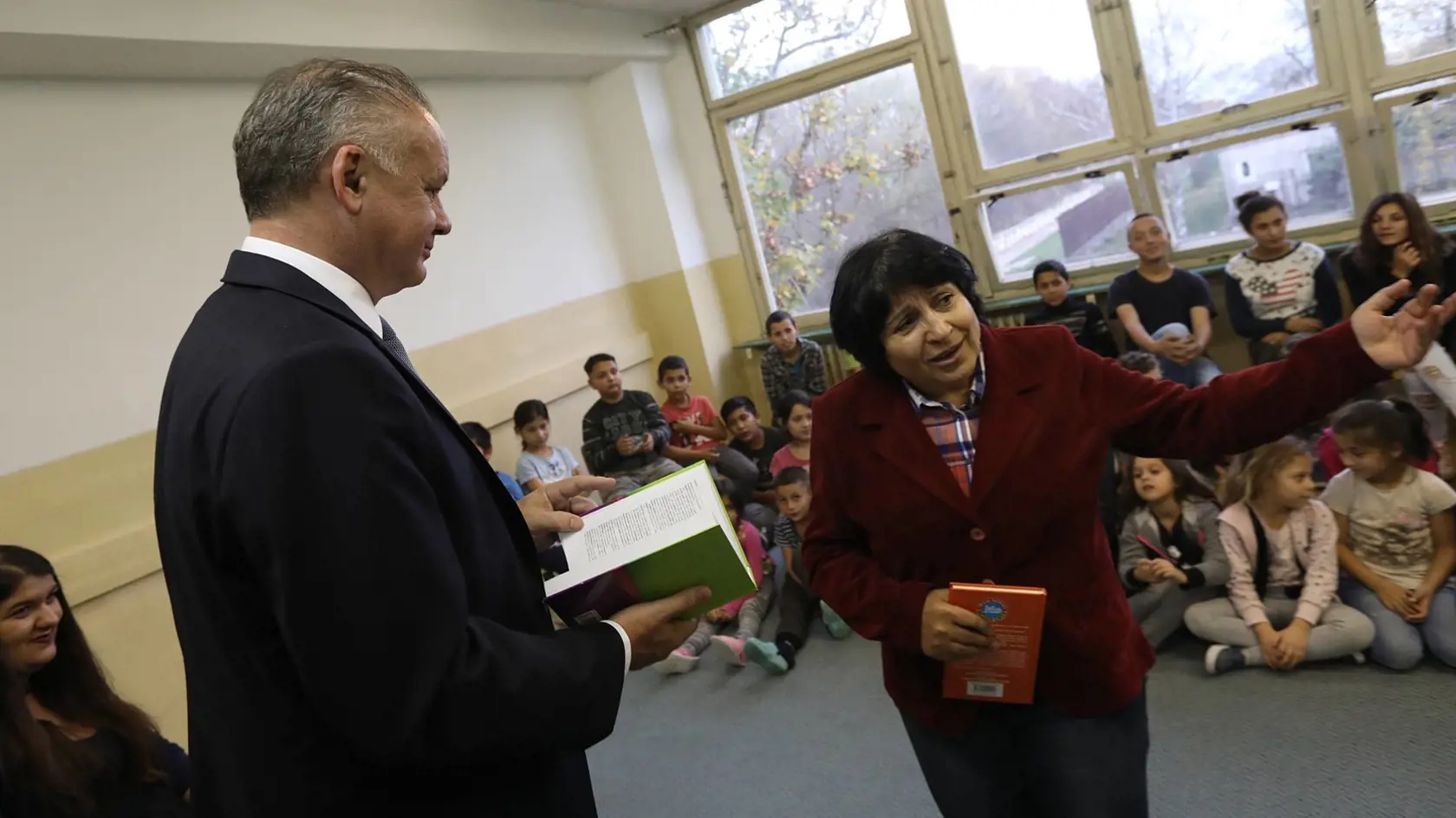 Andrej Kiska minulý týždeň navštívil čitateľský klub Paľikerav, kde malým školákom čítal rozprávky