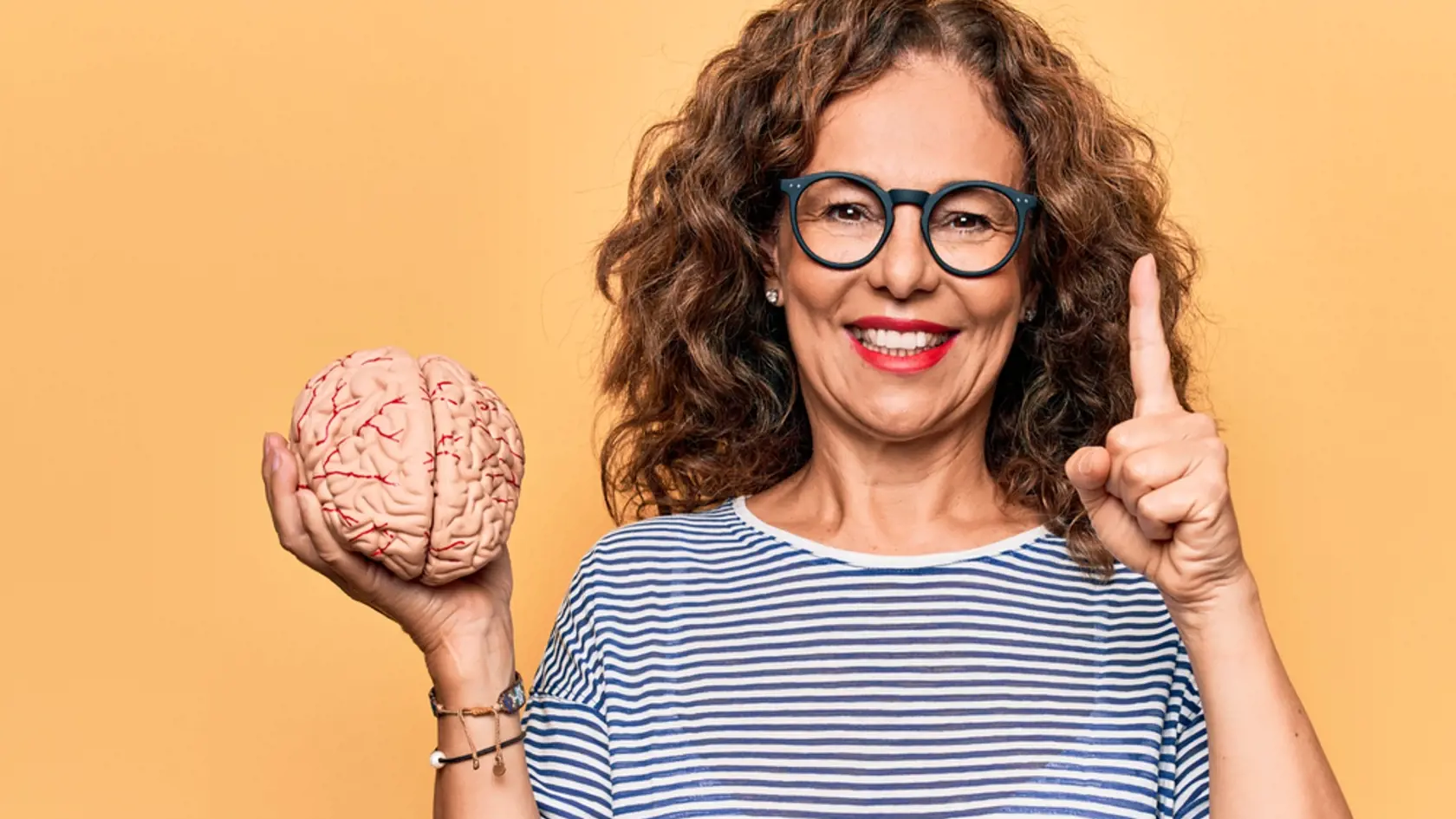 Middle,Age,Brunette,Woman,Holding,Brain,As,Mental,Care,And