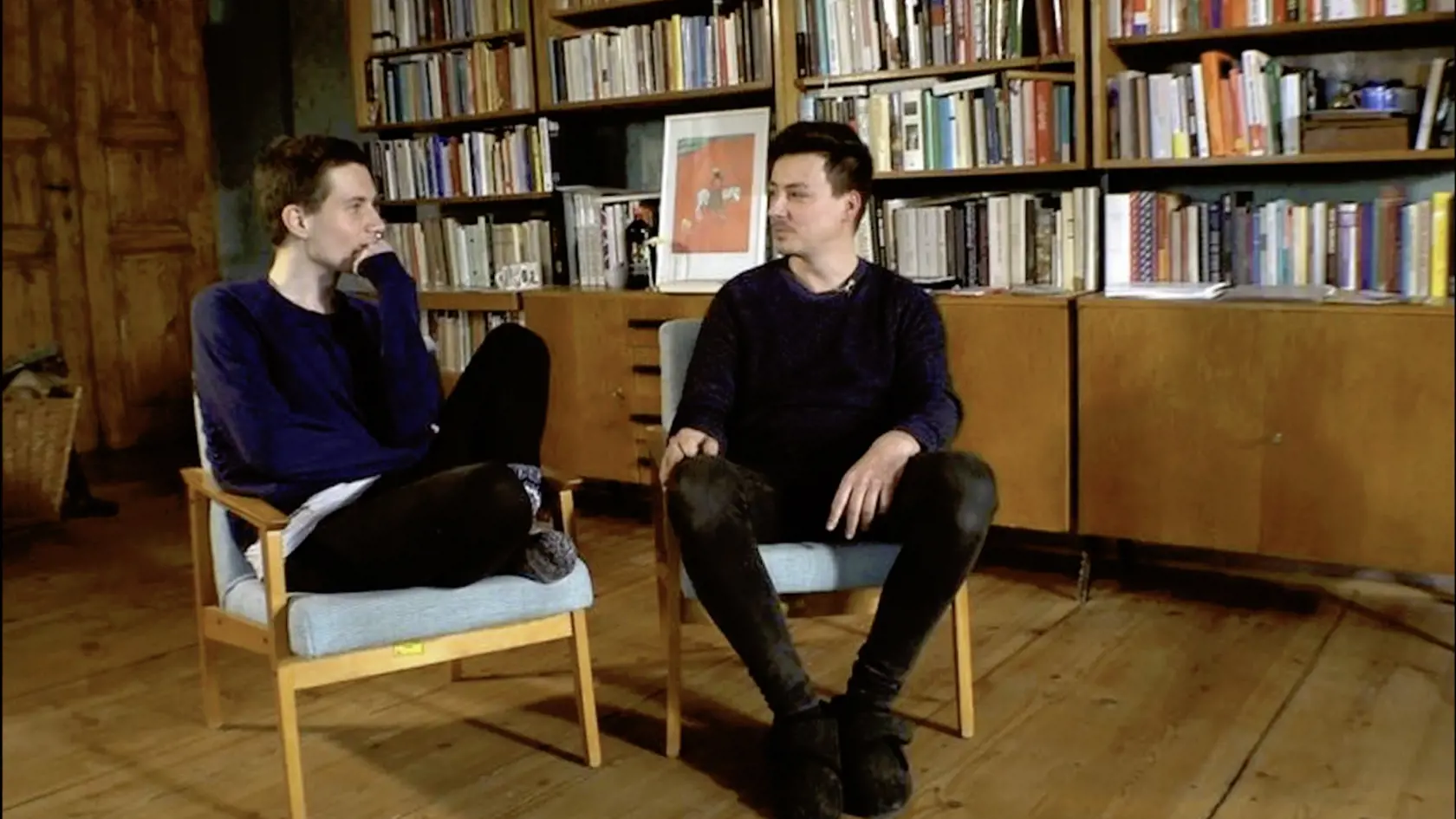 Matěj žije v historickom sídle spolu so svojím priateľom Danielom.