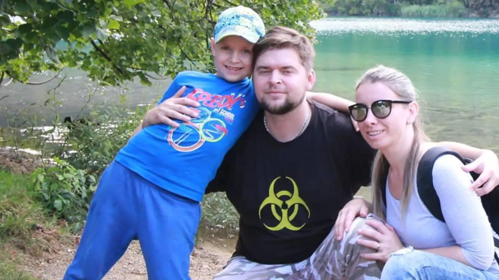 Krásna rodinka - Matúš a jeho milovaná Katka a zbožňovaný synček Oliverko, ktorý pri nehode zomrel. Matúš šoféroval dodávku, v ktorej sa viezlo 9 ľudí. Na hlavnom pojednávaní 29.05.2023 v trestnej veci Okresného súdu Liptovský Mikuláš bola prečítaná jeho výpoveď ako obžalovaného a boli vypočutí dvaja svedkovia. "Hlavné pojednávanie súd odročil na 26.06.2023 s tým, že bude predvolaný ďalší svedok a aj znalec,” informovala hovorkyňa Krajského súdu v Žiline Anna Dudová Záborská.