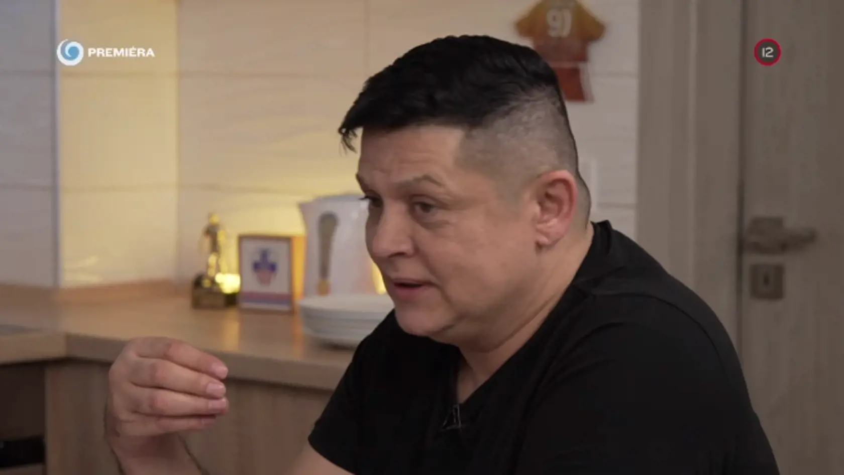 Erik Hilár varí tento týždeň v šou Bez servítky.