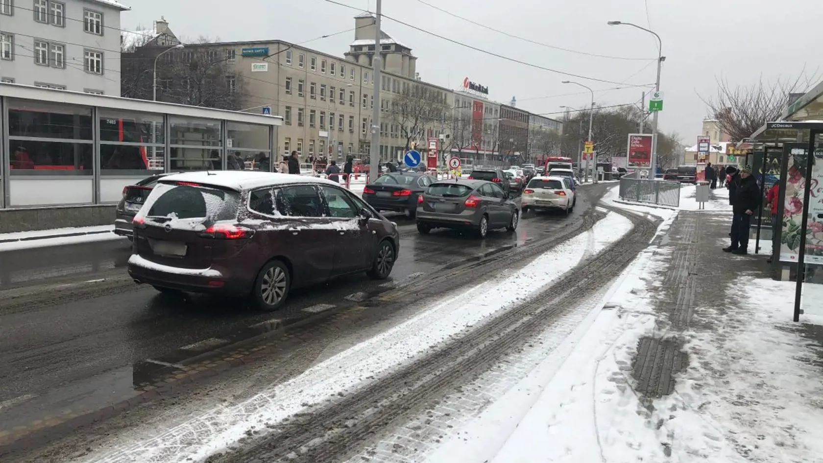 Na snímke dopravné zápchy  v Bratislave.