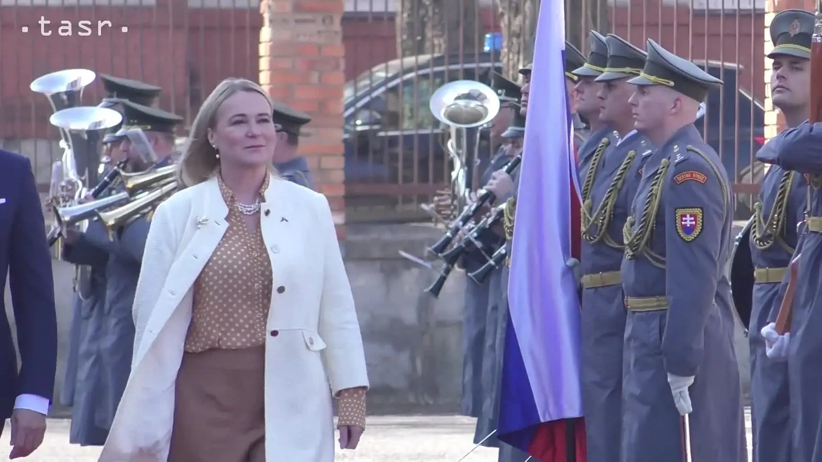 Partneri hovorili vo štvrtok v Bratislave aj o návrhu zvyšovania obranných výdavkov v krajinách, ako aj o problematike podpory Ukrajiny. Černochová počas návštevy slovenského rezortu obrany podpísala s Kaliňákom dohodu o spolupráci českého a slovenského ministerstva obrany.