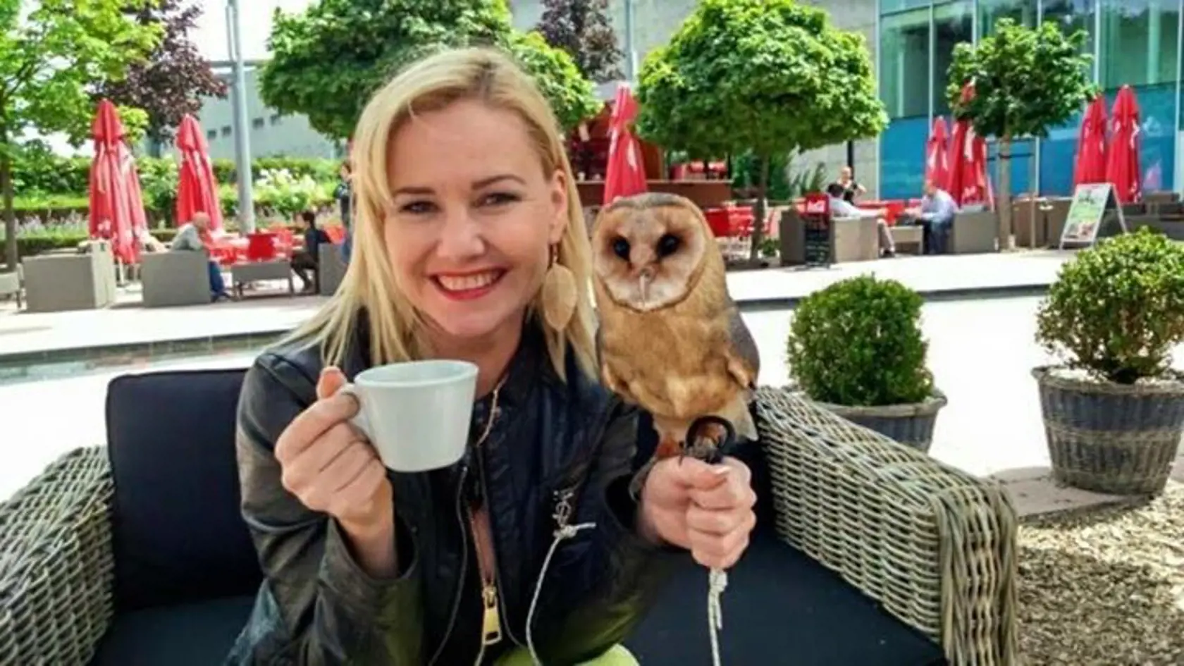 Zuzana Haasová a jej sova.