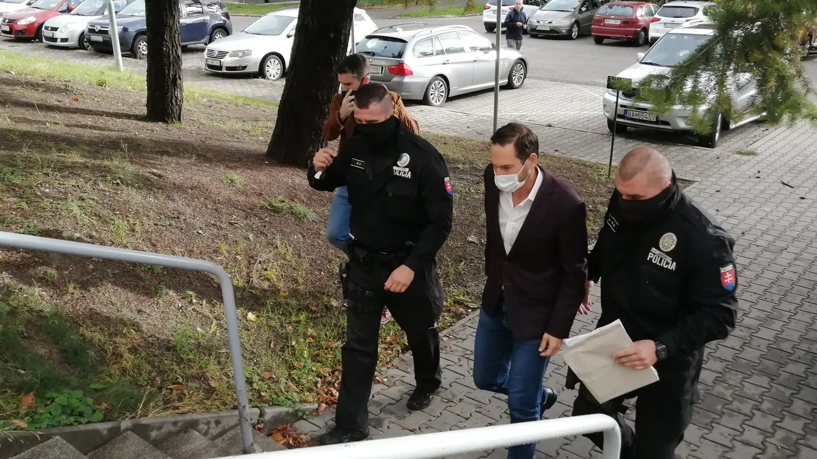 Starosta Rudolf Kusý prichádza na Okresný súd Bratislava III