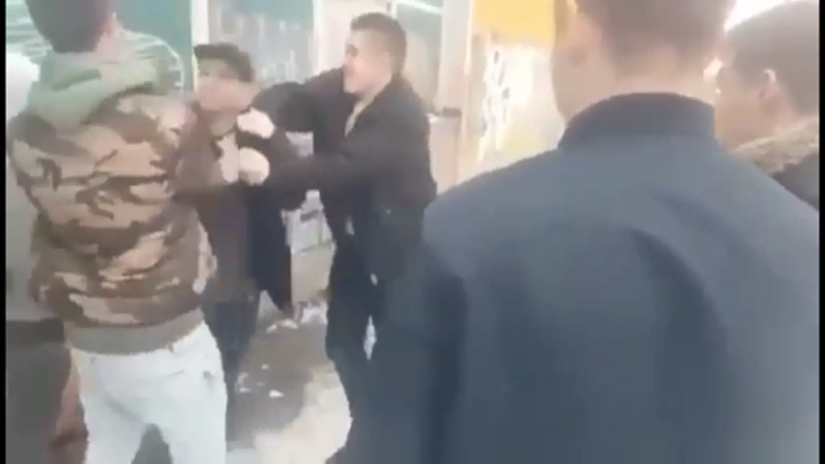 Tri dni trvali útoky na Dávida (15) a jeho otec potom podal trestné oznámenie. Útočníci dostali podmienku.