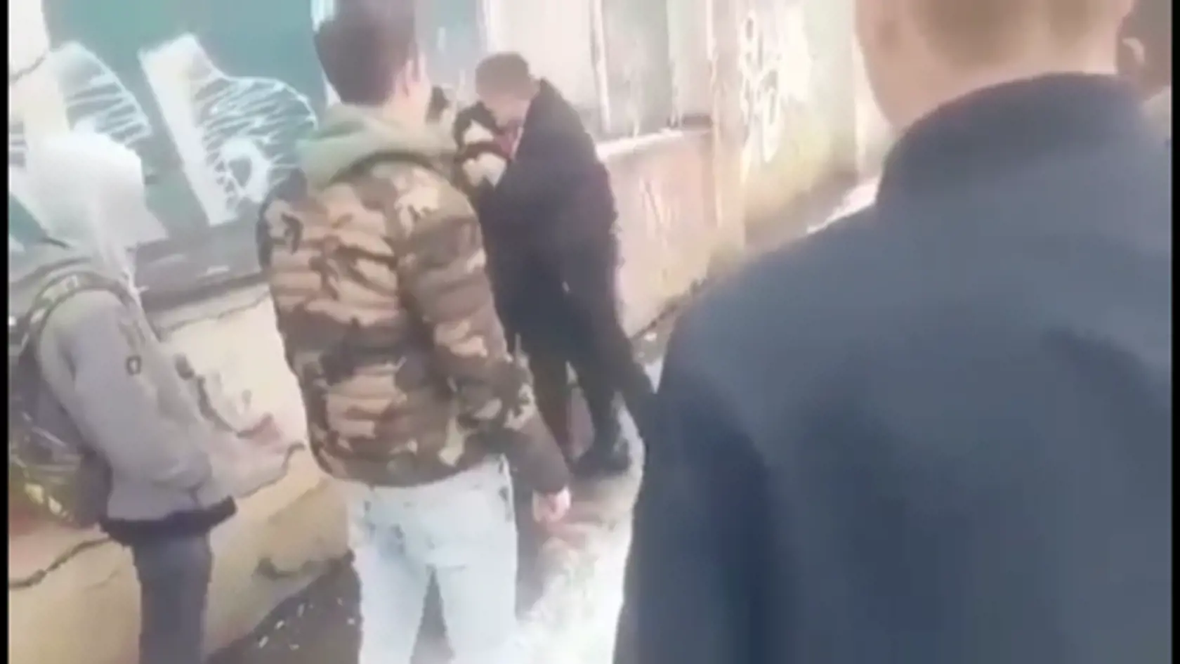 Tri dni trvali útoky na Dávida (15) a jeho otec potom podal trestné oznámenie. Útočníci dostali podmienku.