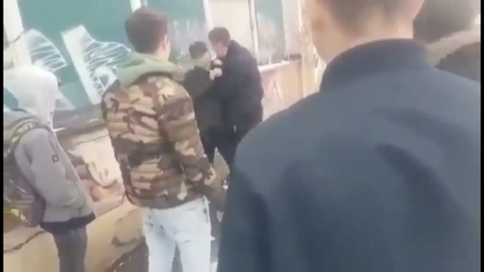 Tri dni trvali útoky na Dávida (15) a jeho otec potom podal trestné oznámenie. Útočníci dostali podmienku.
