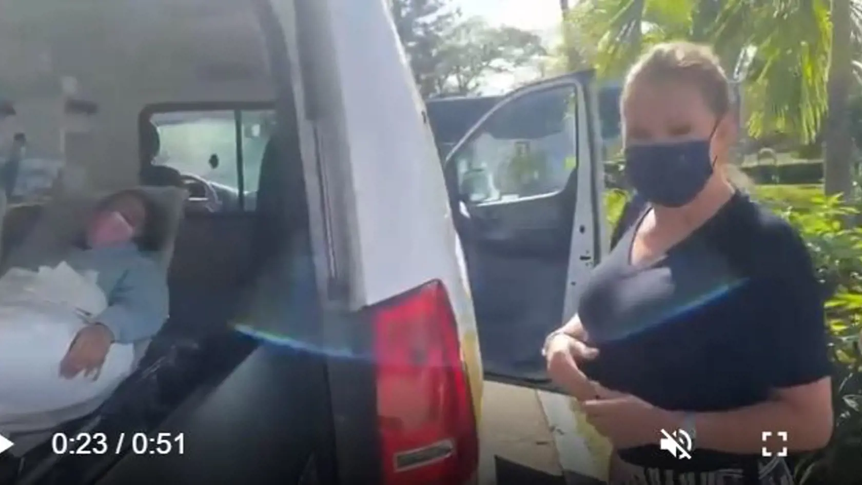 Dovolenka milionárov  Geissenovcov v Dominikánskej republike sa zmenila behom niekoľkých hodín na nočnú moru. Staršia z ich dcér Davina (18) sa počas pobytu necítila dobre. jej stav sa v priebehu pár hodín zhoršil natoľko, že ju museli sanitkou previezť do nemocnice.
