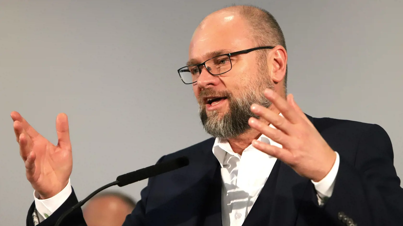 Výsledok hlasovania parlamentu o vydaní poslanca Roberta Fica (Smer-SD) do väzby je najväčšia prehra politickej kariéry lídra OĽANO Igora Matoviča. Na sociálnej sieti to vyhlásil šéf SaS Richard Sulík.