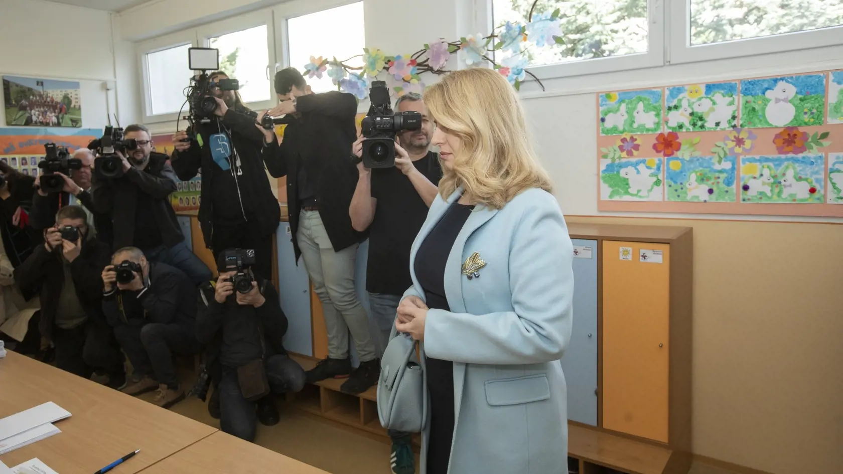 Na snímke je prezidentka Zuzana Čaputová vo volebnej miestnosti v Pezinku, kde hlasovala v 1. kole prezidentských volieb.
