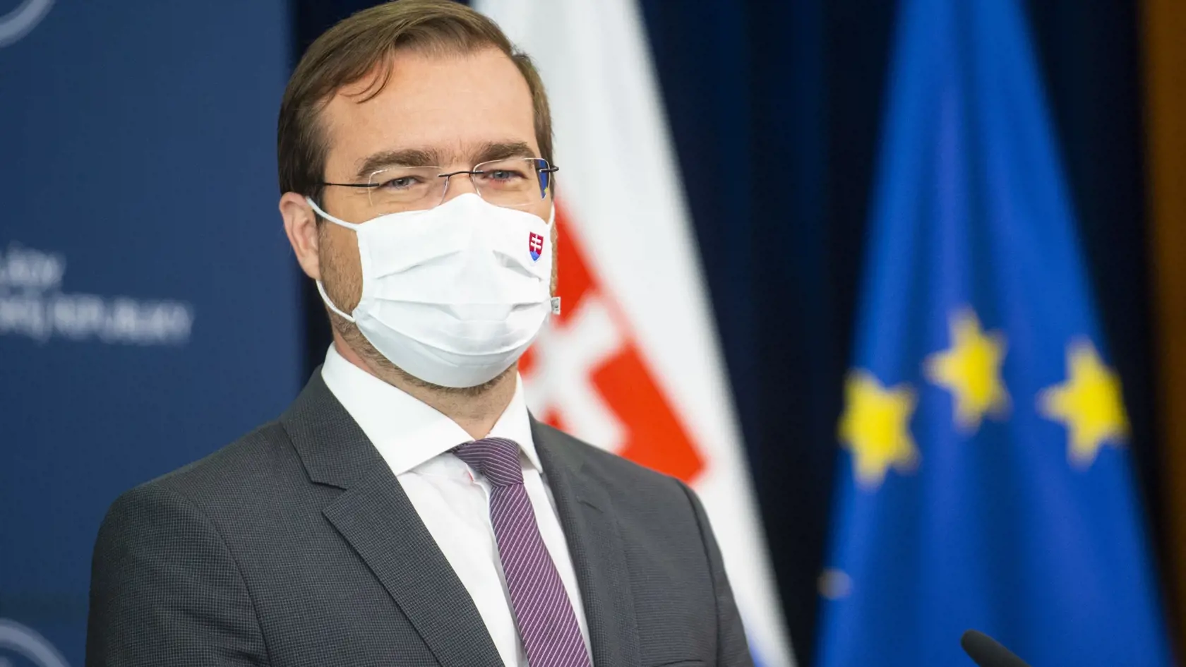 Na snímke minister zdravotníctva SR Marek Krajčí 
(OĽaNO) počas tlačovej konferencie po skončení mimoriadneho zasadnutia vlády k aktuálnej pandemickej situácii 9. októbra 2020 v Bratislave. FOTO TASR - Jakub Kotian