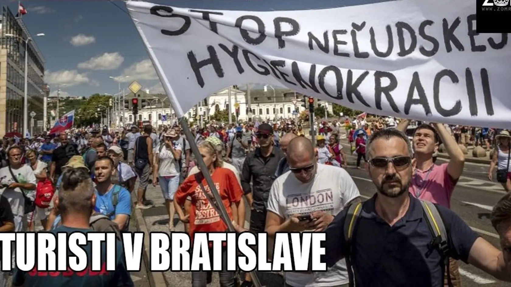 Slová šéfa Krajského riaditeľstva Policajného zboru v Bratislave Viliama Adamca o tom, že polícia nemohla proti protestujúcom zasiahnuť „lebo turisti“, si humoristi podali takto...