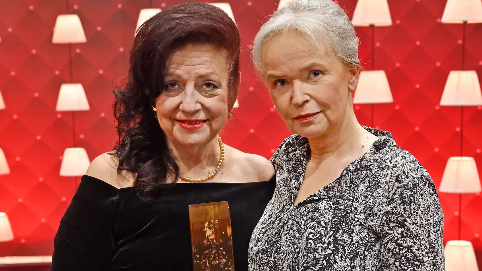 Deana s herečkou Petrou Kolevskou, ktorá hrala Alžbetku.