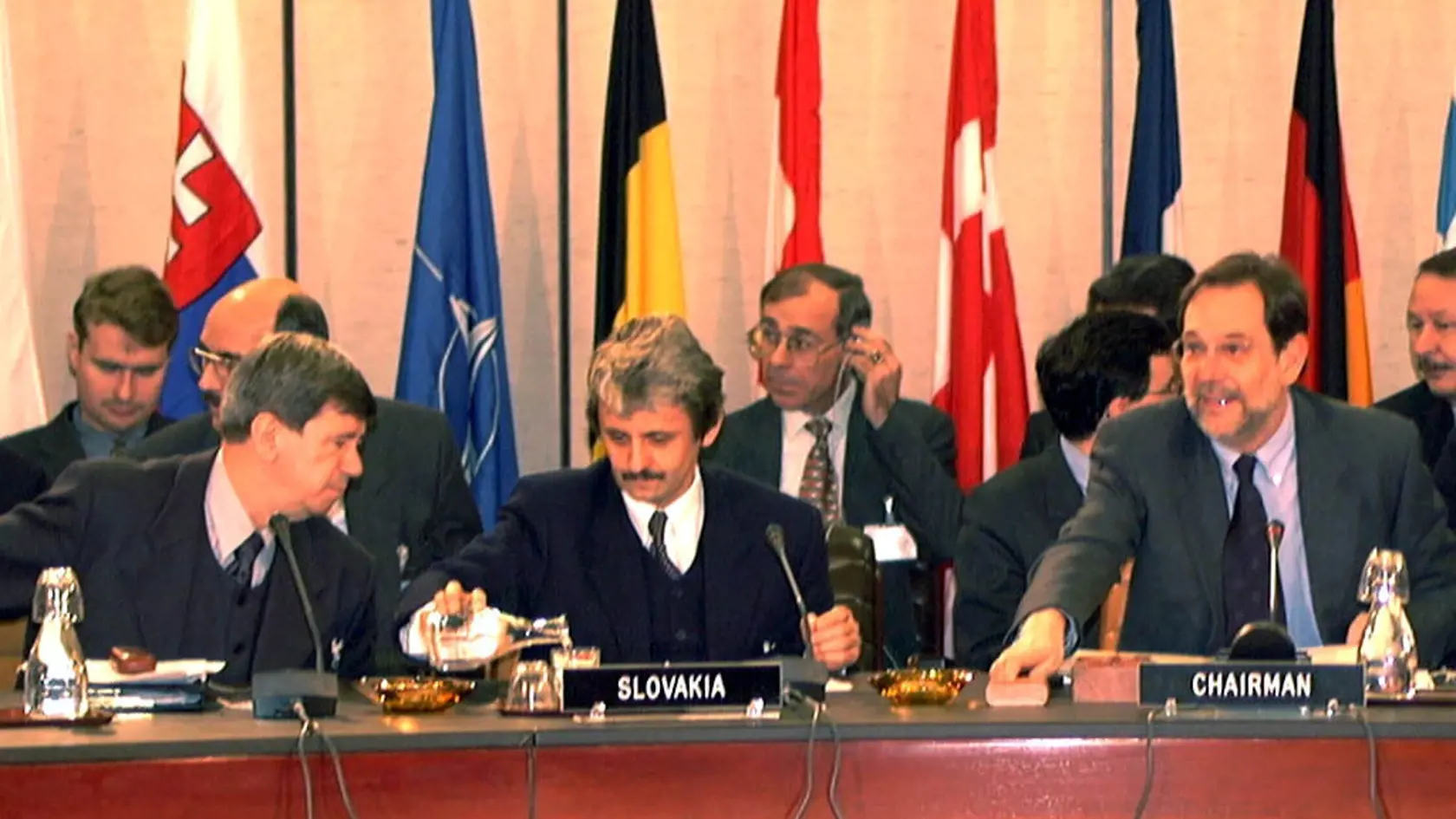 Pred vstupom do NATO: Rokovania začali až po prehre V. Mečiara.