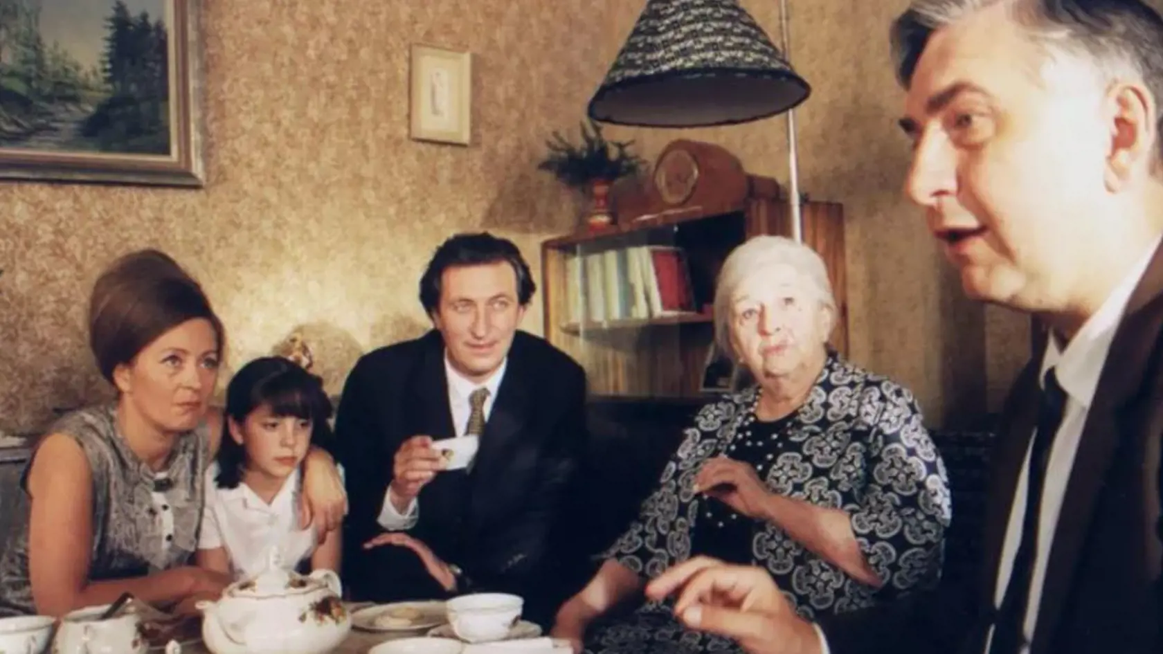 Stella Zázvorková si zahrala mamu, jej synmi boli Miroslav Donutil a Bolek Polívka.