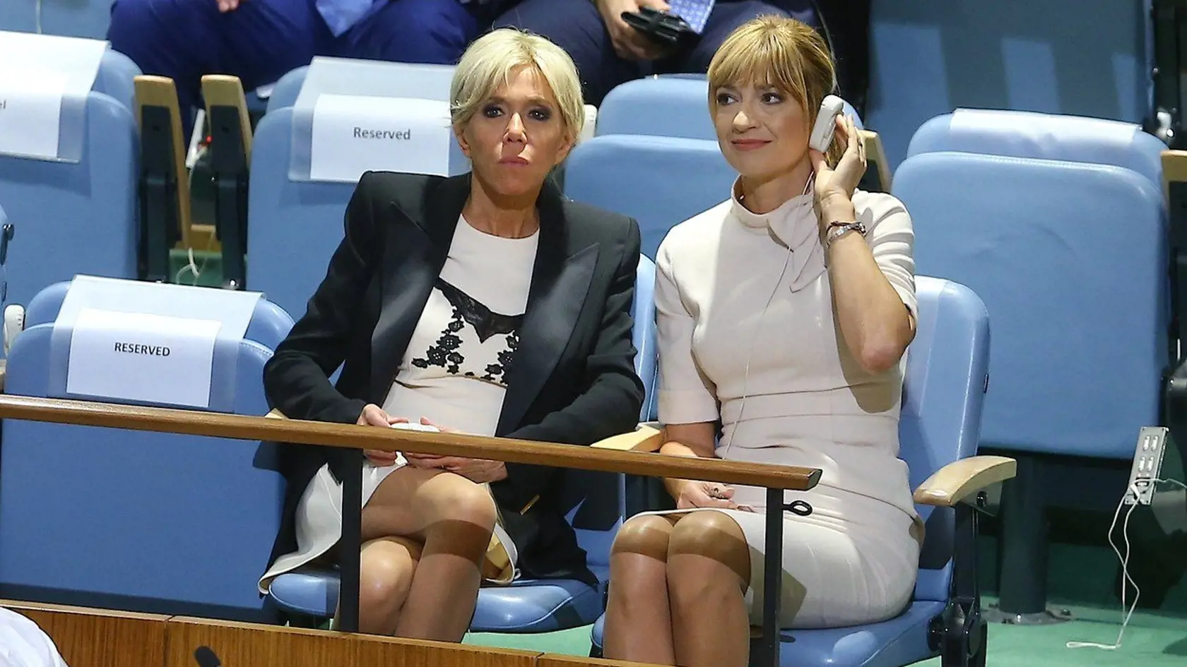 Brigitte sedela vedľa manželky slovenského ministra zahraničných vecí.