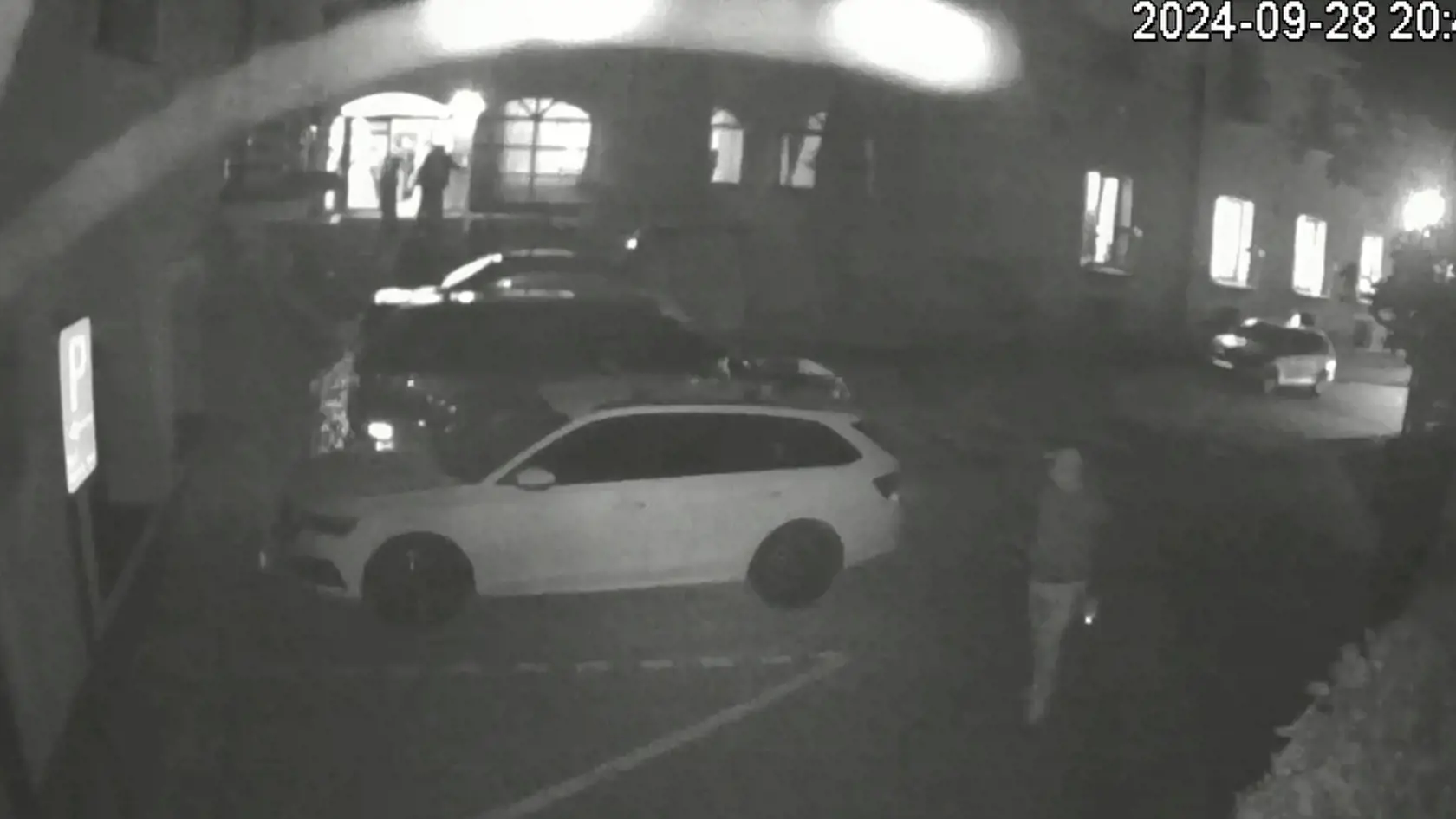 Mladý muž stále verí, že sa im zlodeja podarí nájsť. Na záznamoch tiež vyzerá, že kríva na ľavú nohu. V danom čase sa v Zlatých Moraviach konal aj tradičný jarmok a hlavný stage, kde vystupovali umelci, sa nachádzal len kúsok od hotela.