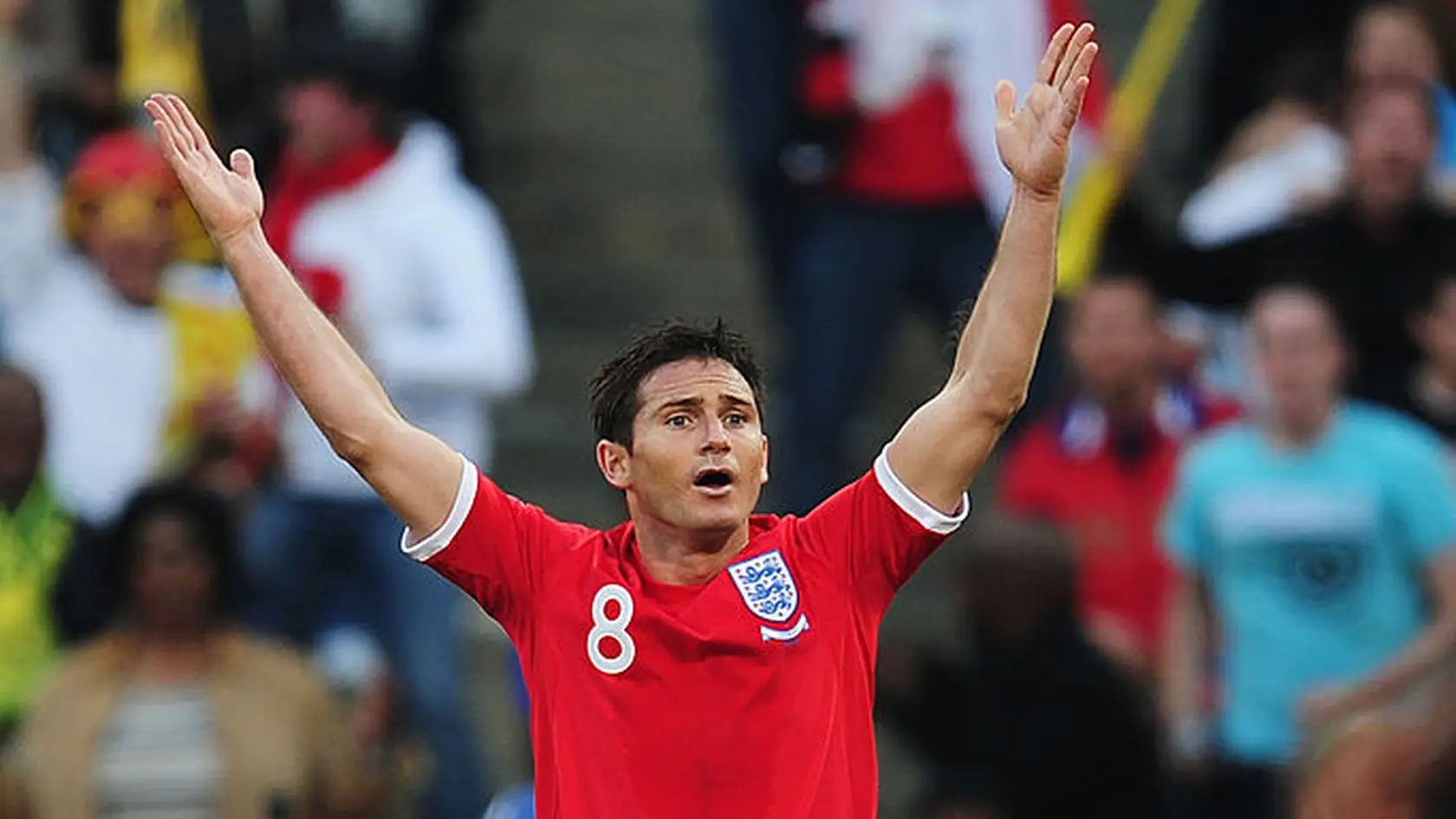 BLOEMFONTEIN, SOUTH AFRICA - JUNE 27:  Frank Lampard of England appeals after his goal is disallowed during the 2010 FIFA World Cup South Africa Round of Sixteen match between Germany and England at Free State Stadium on June 27, 2010 in Bloemfontein, South Africa.  (Photo by Clive Mason/Getty Images)
