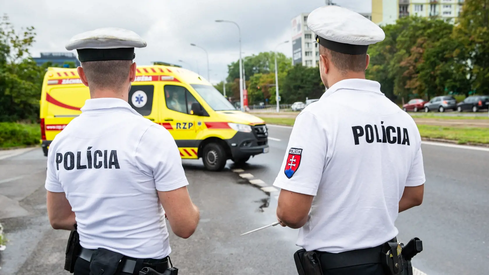 Policajti neraz počas služby zachraňujú ľudské životy. Väčšinou ide o neznámych ľudí, no tentoraz šlo o situáciu, ktorá bola osobná a mimoriadne nebezpečná. Policajt z obvodného oddelenia v Spišskej Novej Vsi totiž pomohol svojmu kolegovi, ktorému sa za volantom náhle zhoršil zdravotný stav. (Ilustračná fotografia)
