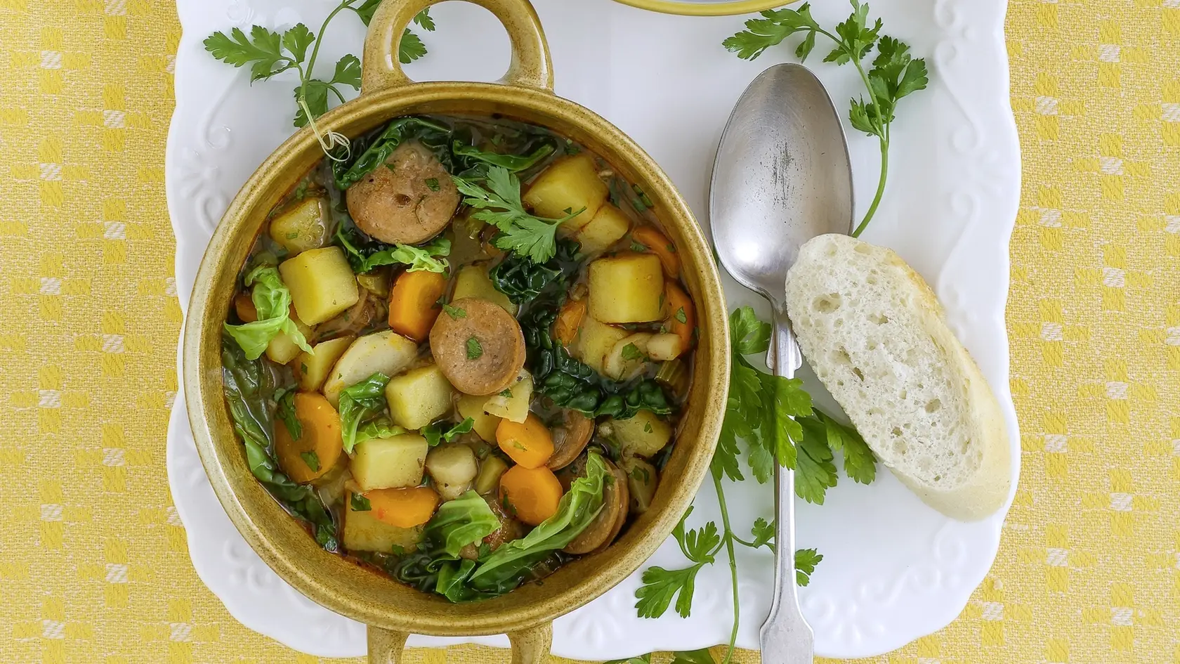 Tento recept je skvelý pre tých, ktorí nemajú veľa času na varenie, ale chcú si dopriať chutné domáce jedlo.