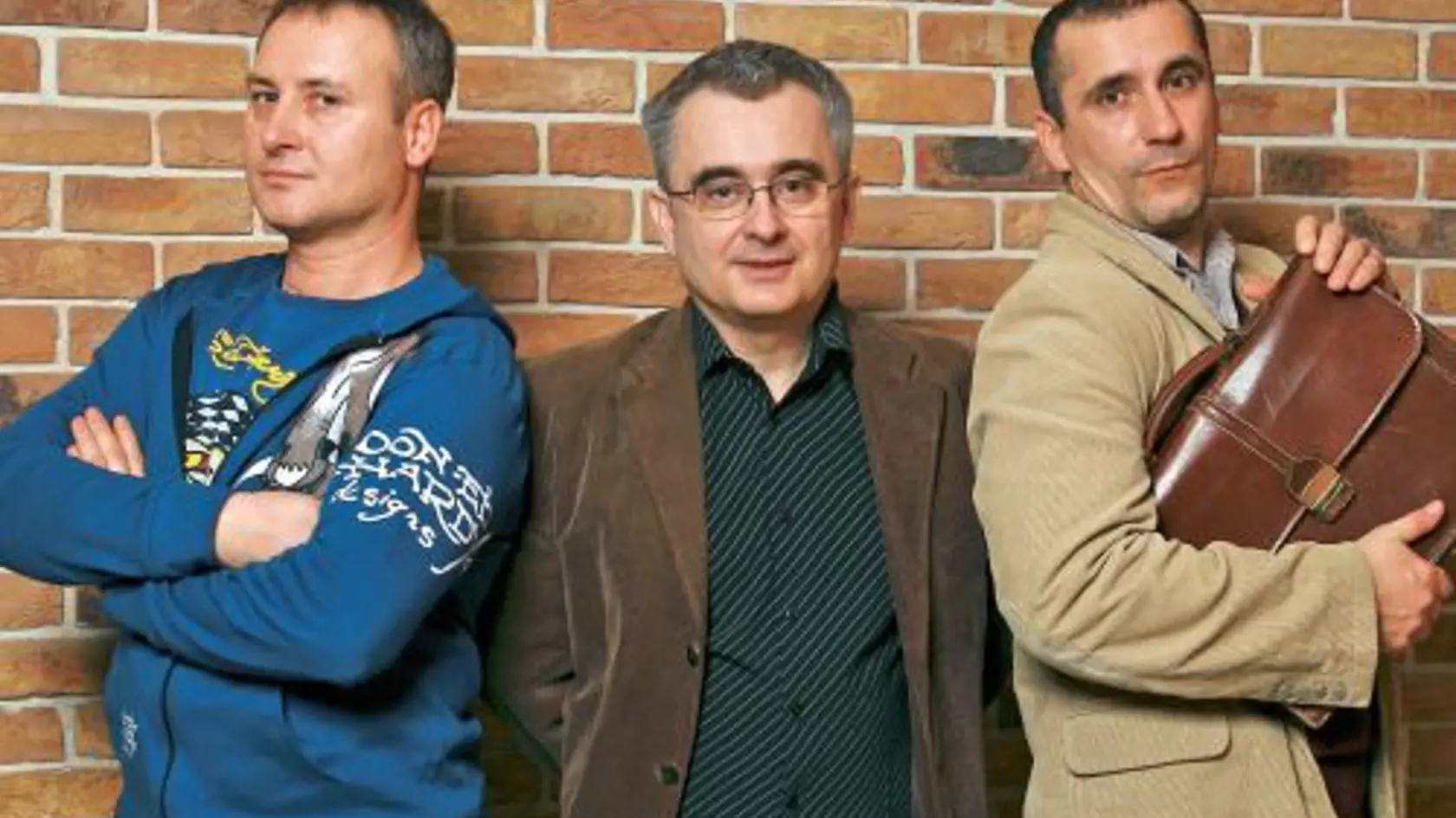Igor Adamec na snímke v strede.