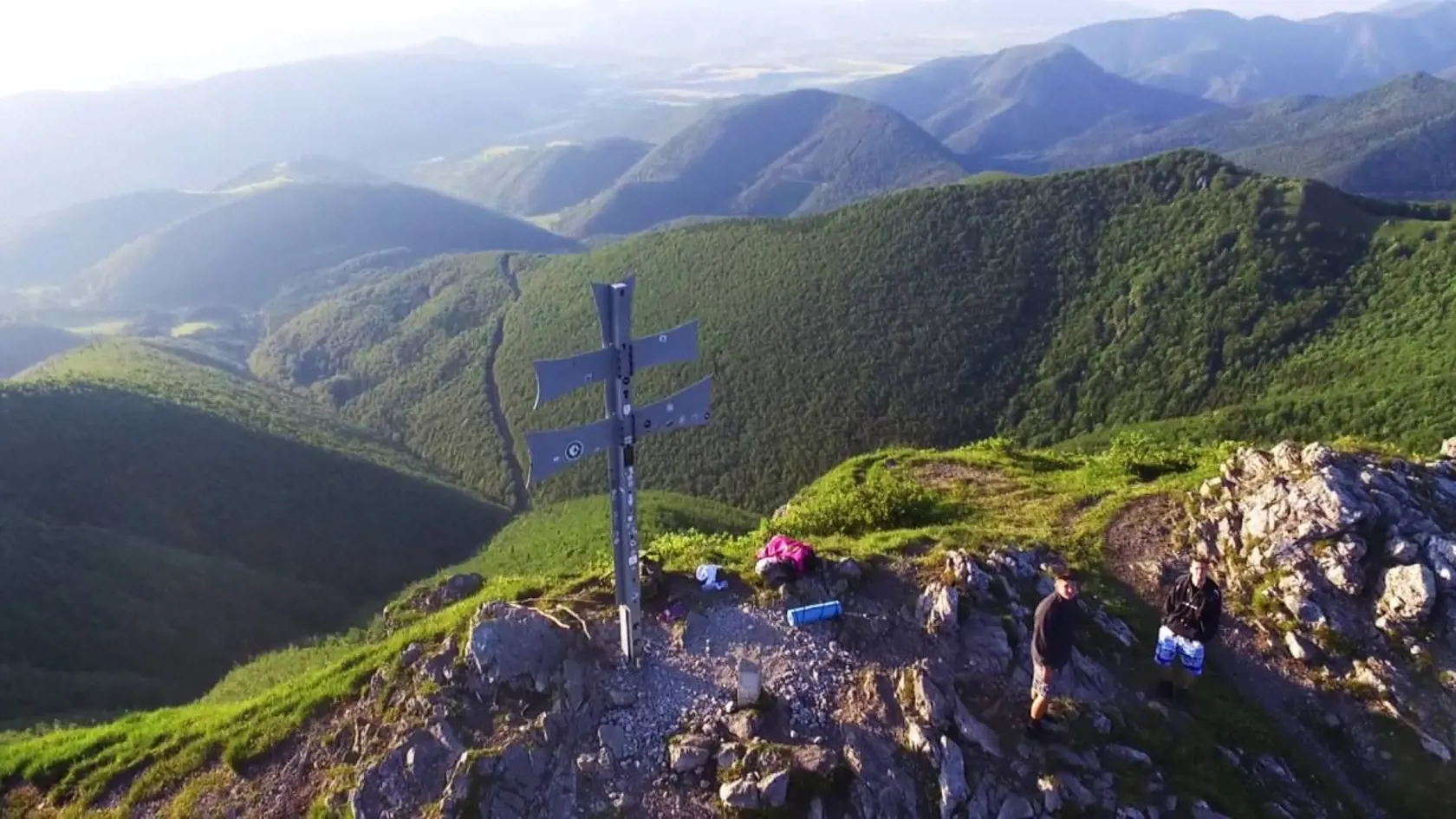 Kľak - (1 351,6 m n. m.) je výrazný hôľnato-skalnatý vrchol na hlavnom hrebeni južnej časti Lúčanskej Malej Fatry.
Vrchol Kľaku je výborný vyhliadkový bod s kruhovým výhľadom na všetky okolité pohoria. Vďaka nezameniteľnému vzhľadu je vrch rozpoznateľný a viditeľný od Rajeckých Teplíc až po Bystričany.