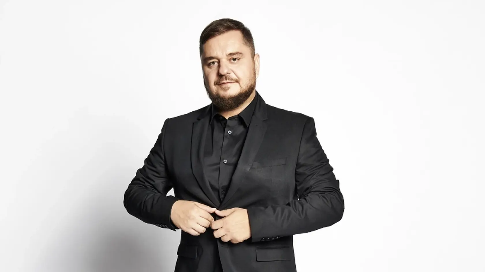 Hudobník: Kuly je úspešný slovenský spevák.