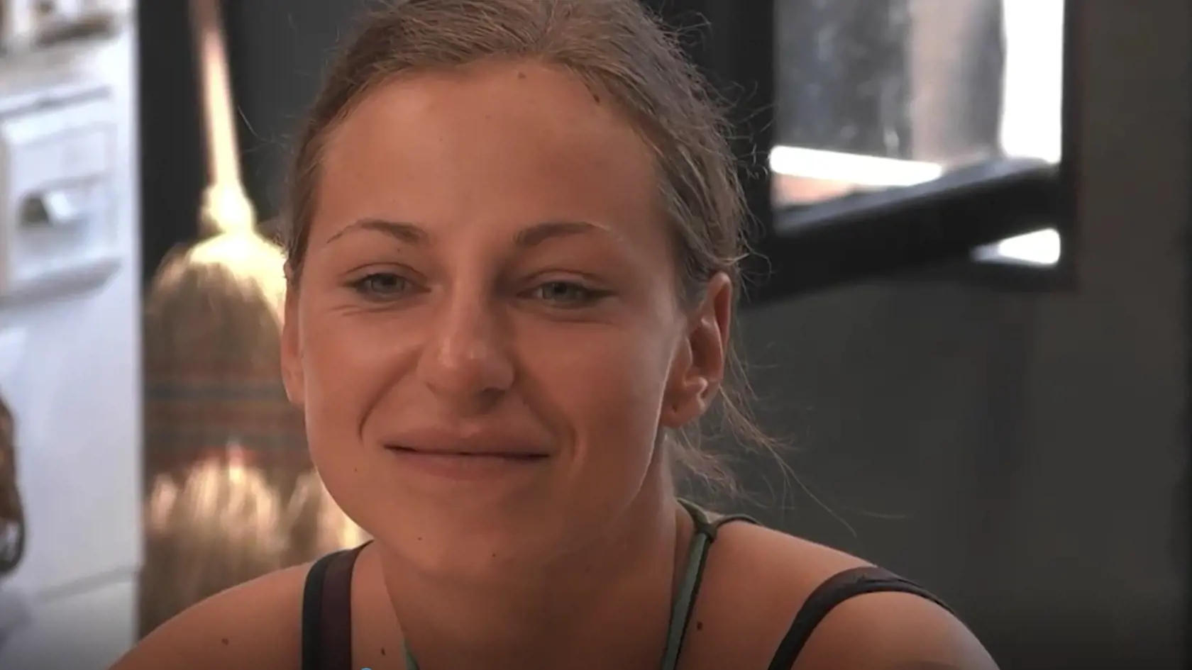 Rebeke akoby sa pery postupne zmenšovali.