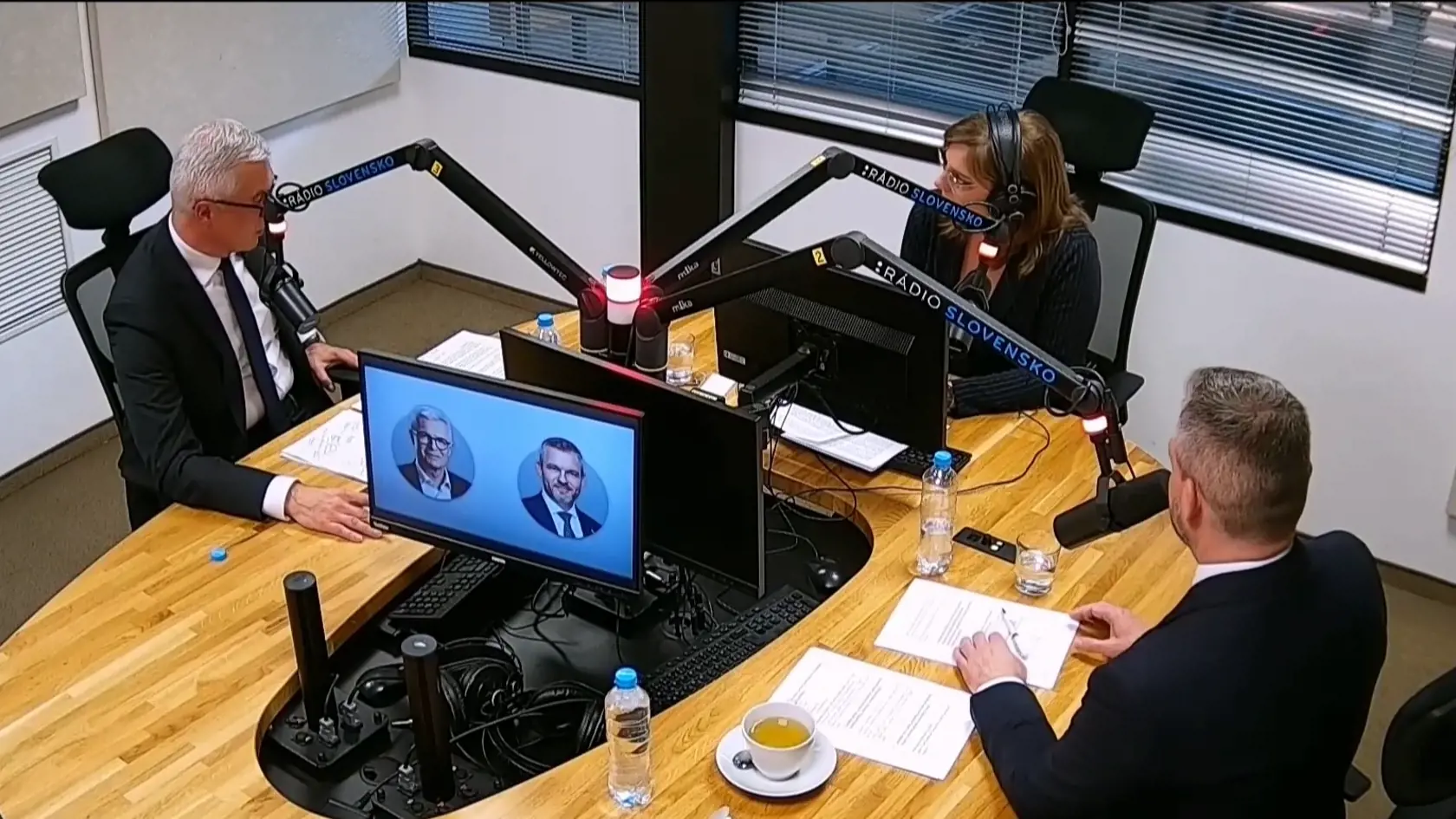 Pred druhým kolom sa kandidáti stretli v rozhlasovej diskusii RTVS, ktorú po prvýkrát vysielala aj televízia.