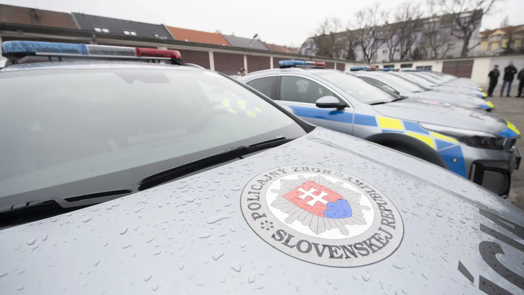 Príslušníkom Úradu hraničnej a cudzineckej polície Prezídia Policajného zboru odovzdali nové služobné vozidlá.