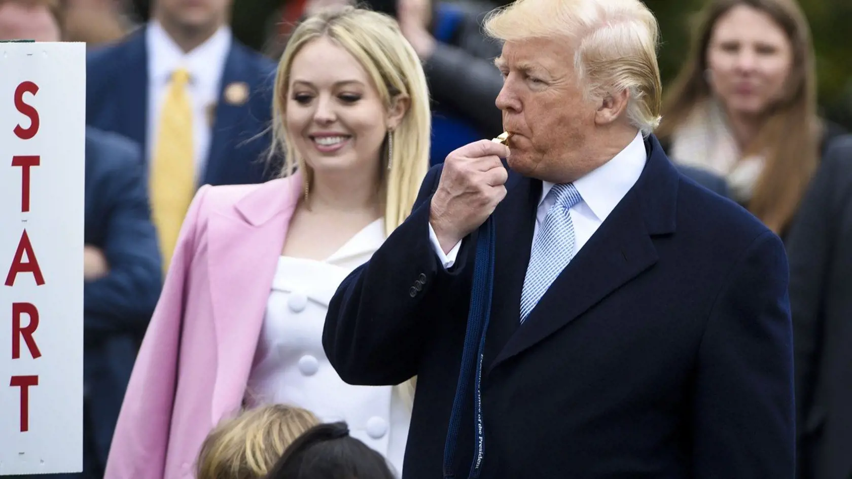 Potomok amerického prezidenta Donalda Trumpa (72) Tifanny (24) to  na večierku prehnala.