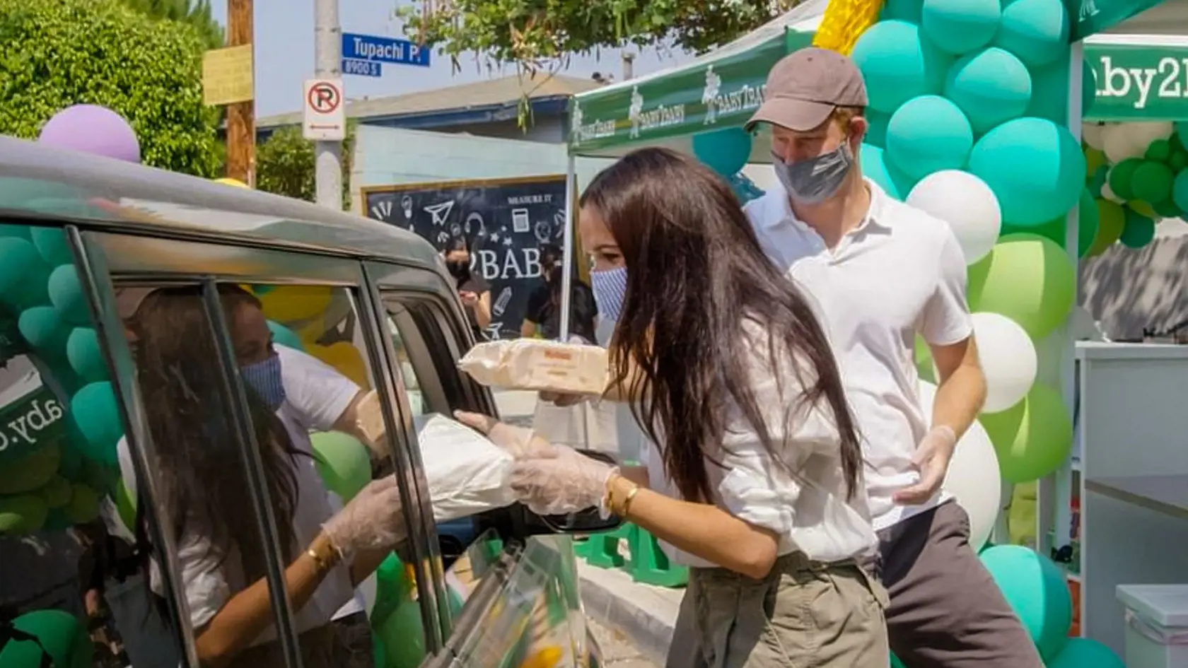 Harry a Meghan pomáhali chudobným rodinám v Los Angeles.