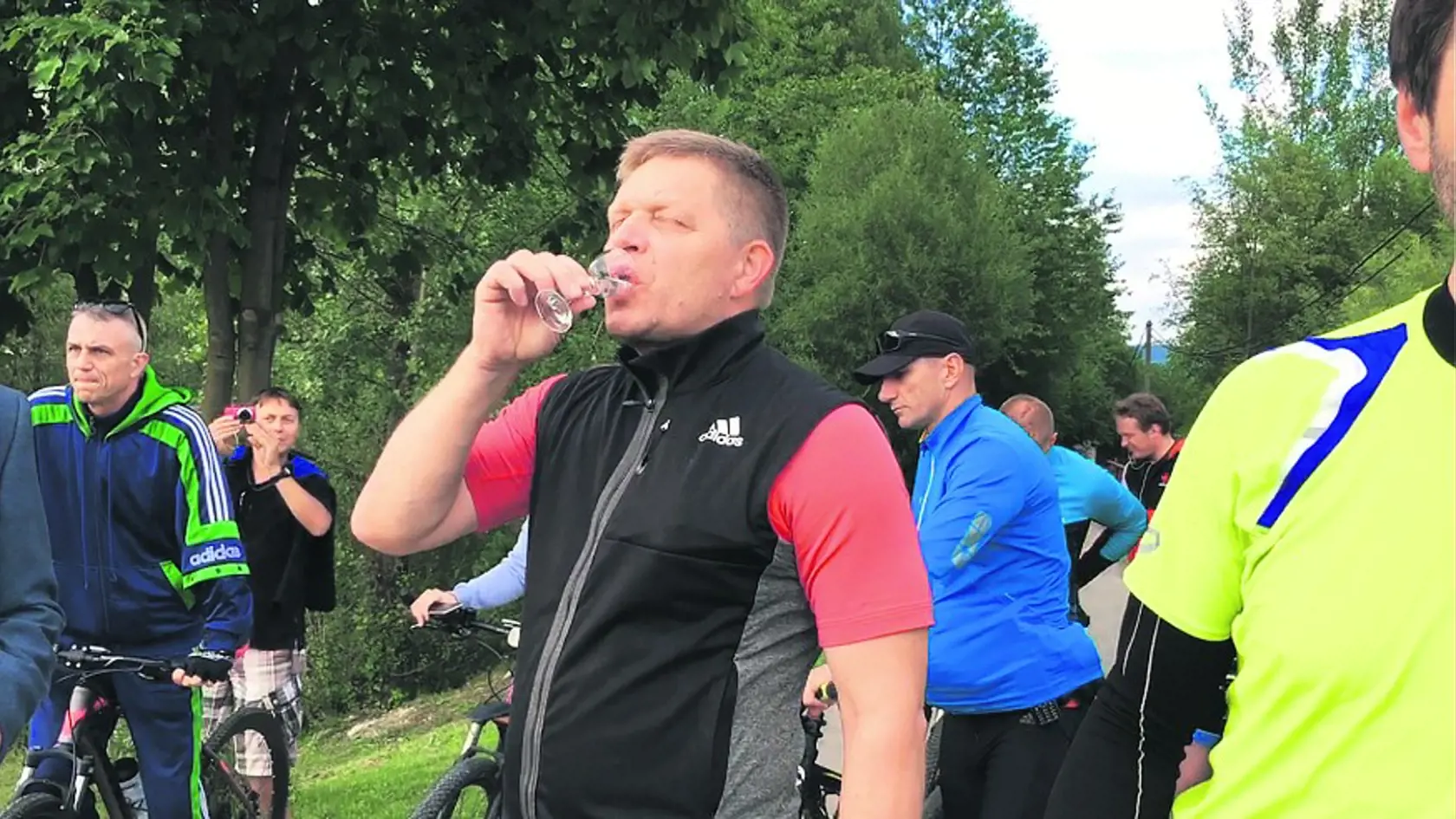 Degustátor – Bývalý premiér Fico by mohol pracovať aj ako degustátor alkoholických nápojov. Pán Fico nie je abstinent a táto práca by mohla byť aj jeho koníčkom. Degustátor má nástupný plat okolo 1100 eur.  
