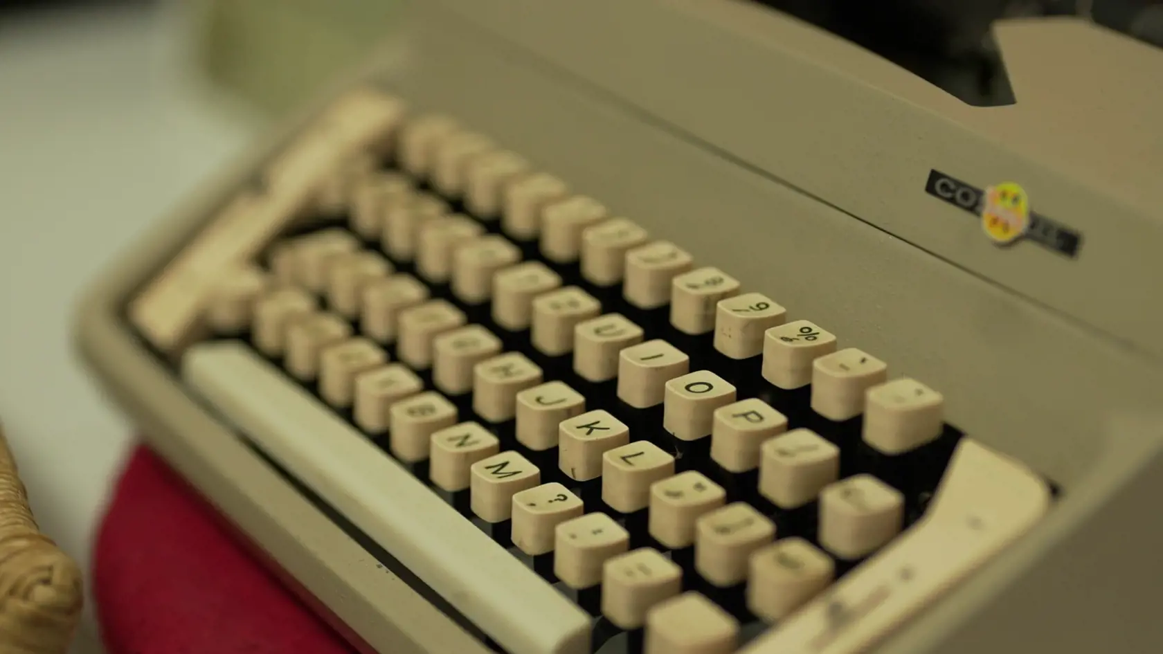 Renáta sa živí aj ako spisovateľka. V jej dome nemôže chýbať ani "retro" písací stroj.