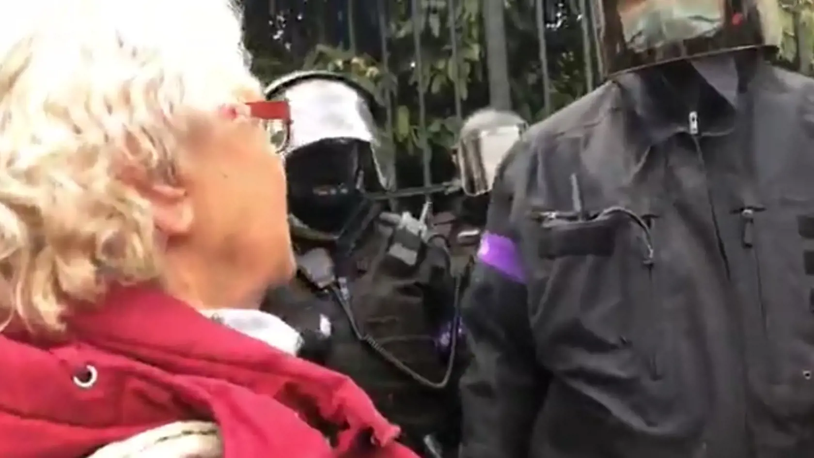 Na proteste sa nezúčastnili len ultras fanúšikovia, ale aj starší občania.