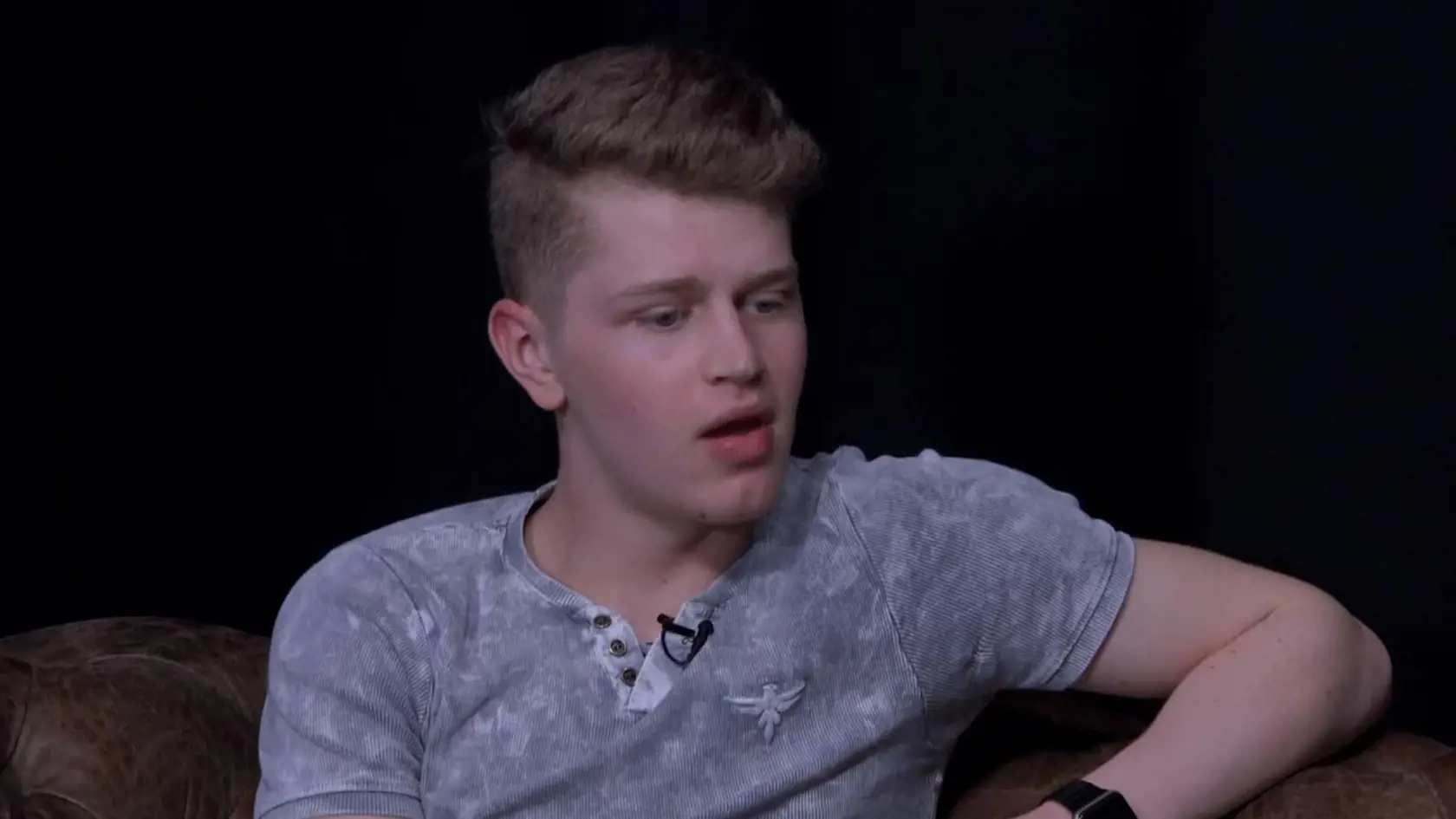 Zo seriálového Lukyho Bielika je dnes hviezda rádia Európa 2. Oliver mal v čase začiatku natáčania se-  riálu osemnásť rokov. Dnes tvorí so Samuelom Prochádzkom dvojicu Sketch Bros, ktorú môžete počuť v rannom vysielaní každý pracovný deň.