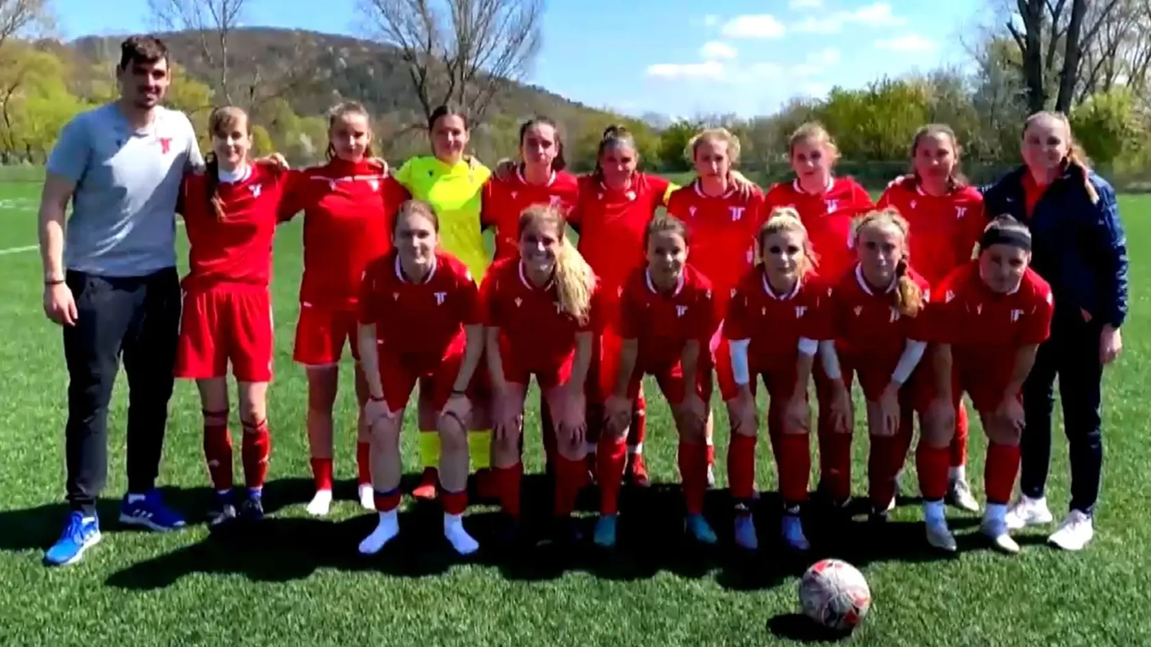 Mala sľubne rozbehnutú kariéru, no futbal si už zrejme nikdy nezahrá. Postrelená študentka z Akadémie Policajného zboru v Bratislave Michaela Hozáková hrávala popri štúdiu aj futbal za AS Trenčín