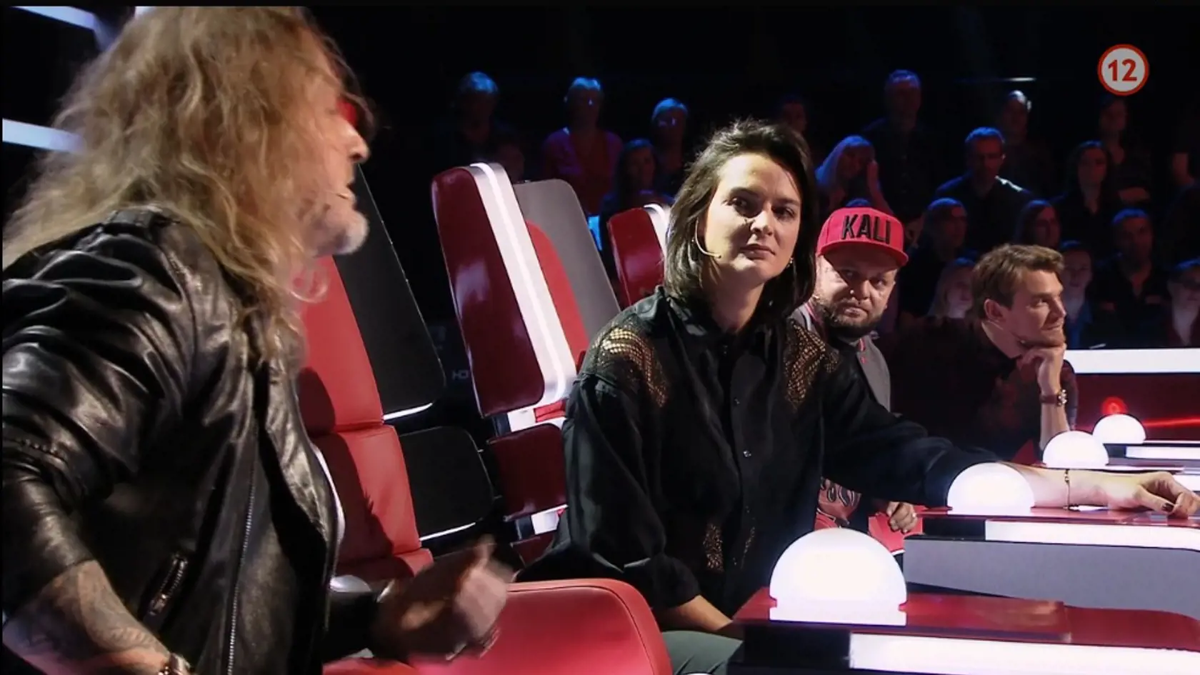 Jana kirschner v súťaži The Voice Česko Slovensko oslávila štyridsiatku a začala novú etapu svojej kariéry. Diváci  jej správanie pred kamerou odsudzujú.